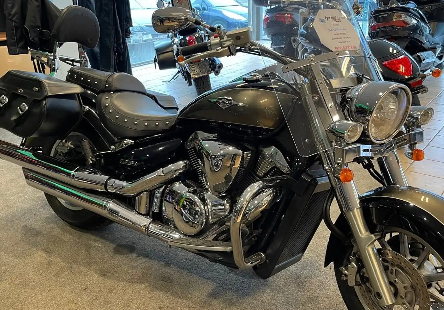 Suzuki VLR 1800 Intruder Black - 1