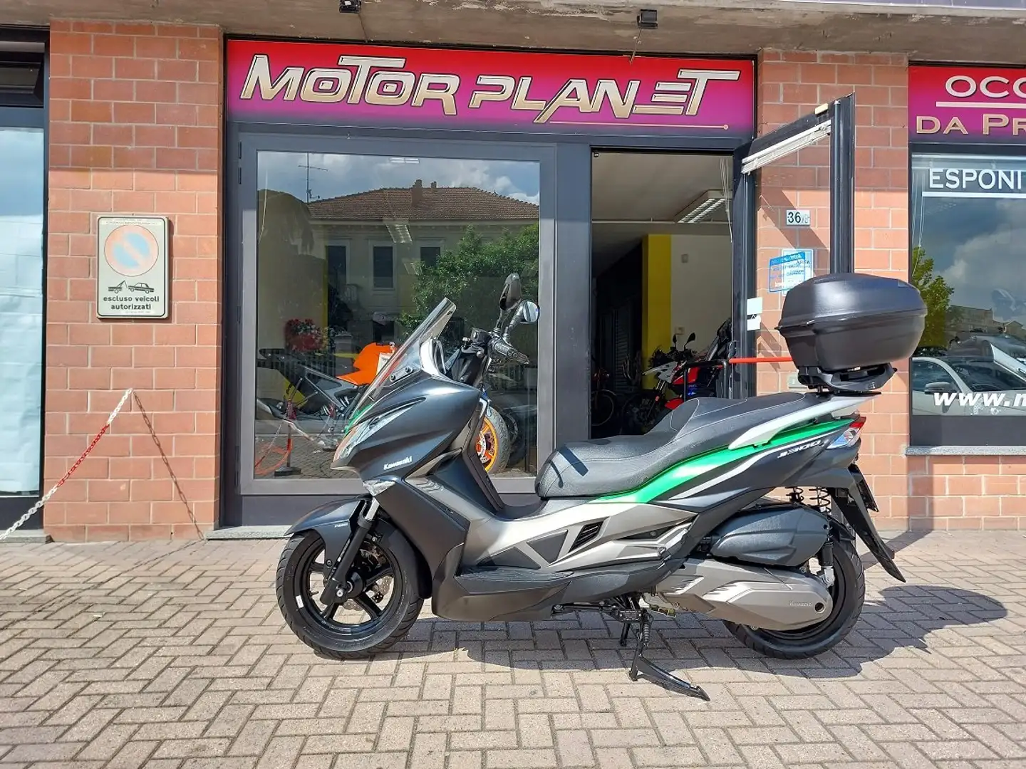Kawasaki J300 abs zelena - 1