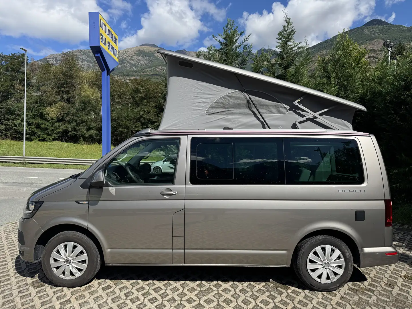 Volkswagen T6 California beach - 1