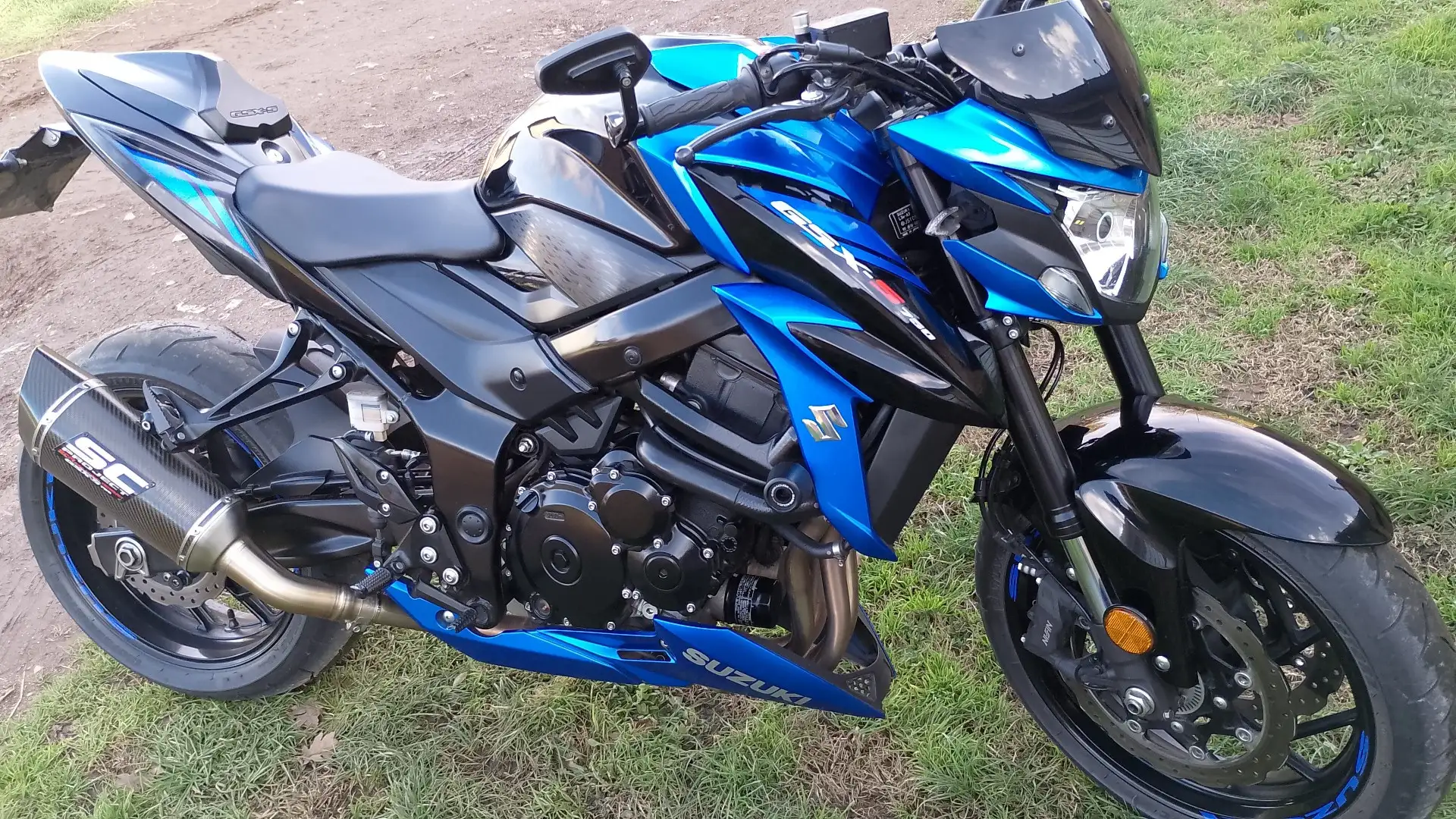 Suzuki GSX-S 750 yugen carbon Bleu - 1