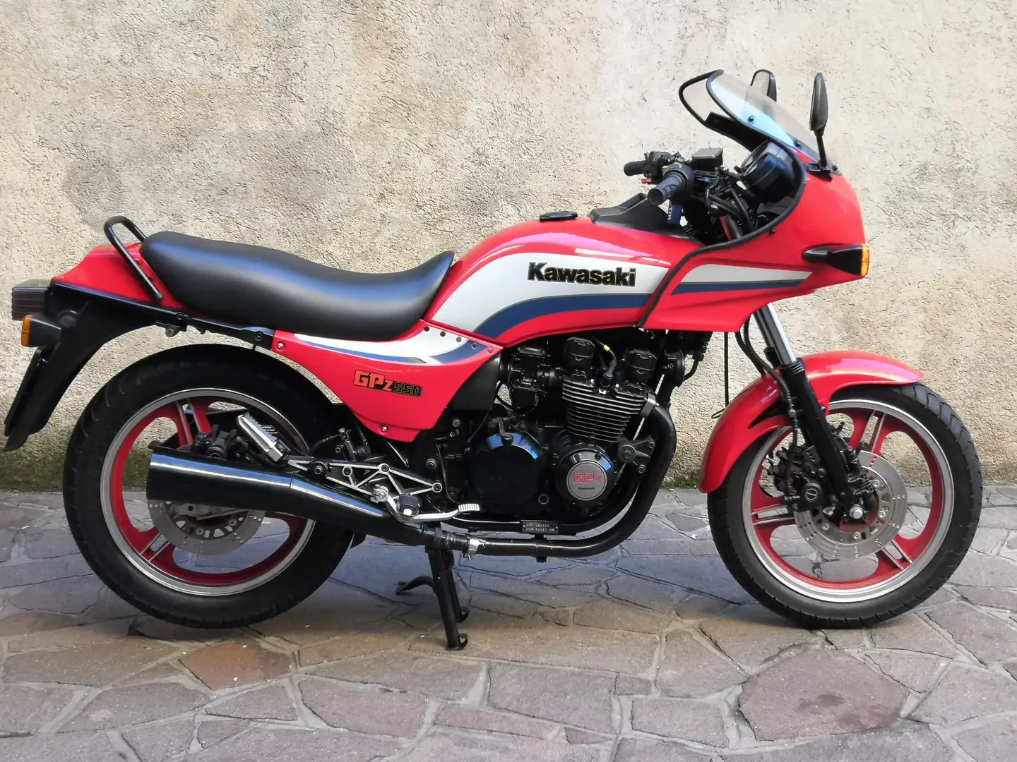 Kawasaki GPZ 550 Unitrack Rosso - 2