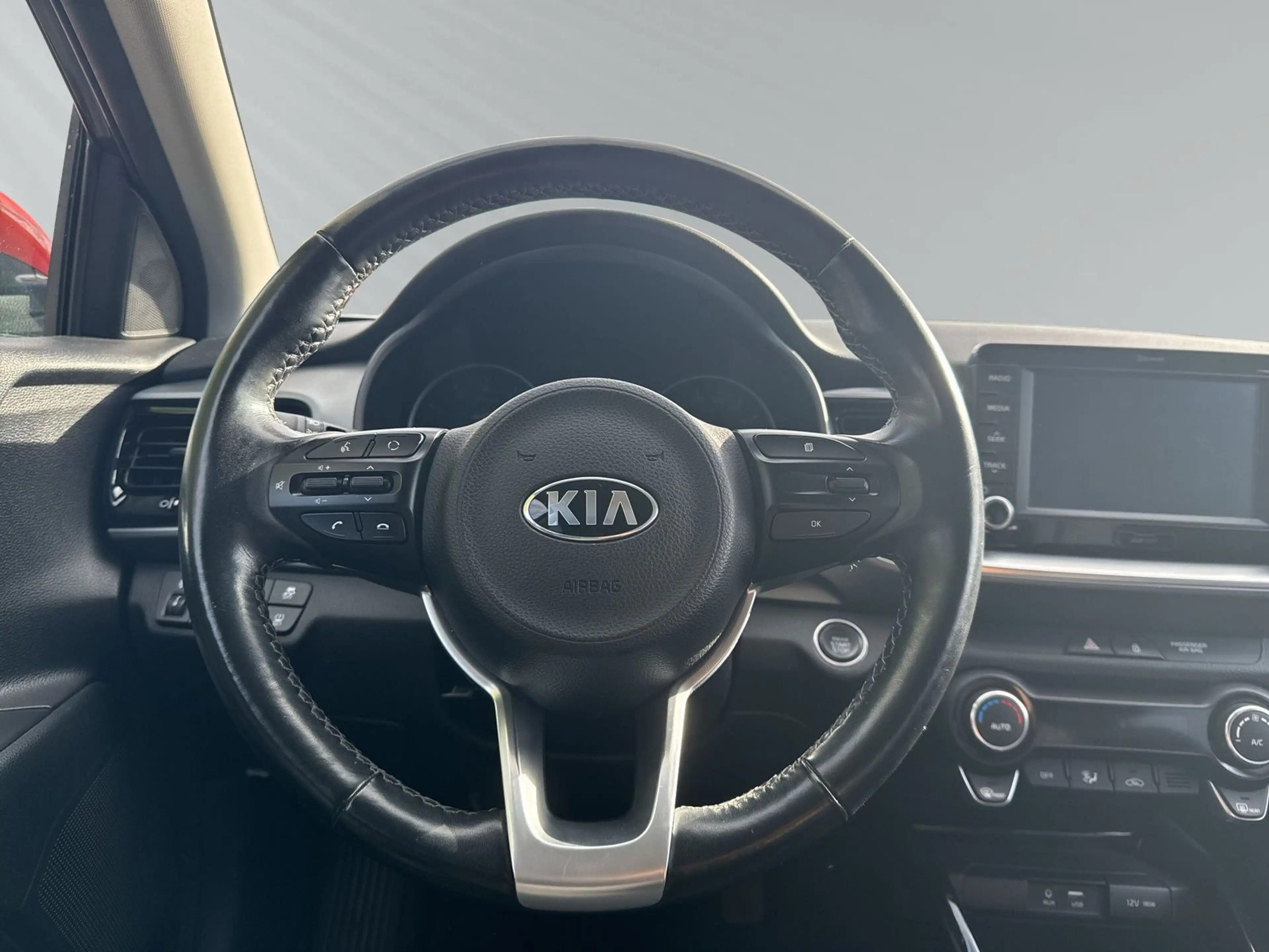 Kia Stonic STONIC T-GDI DREAM TEAM-EDITION+KAMERA+SHZ+LHZ++ — photo 12