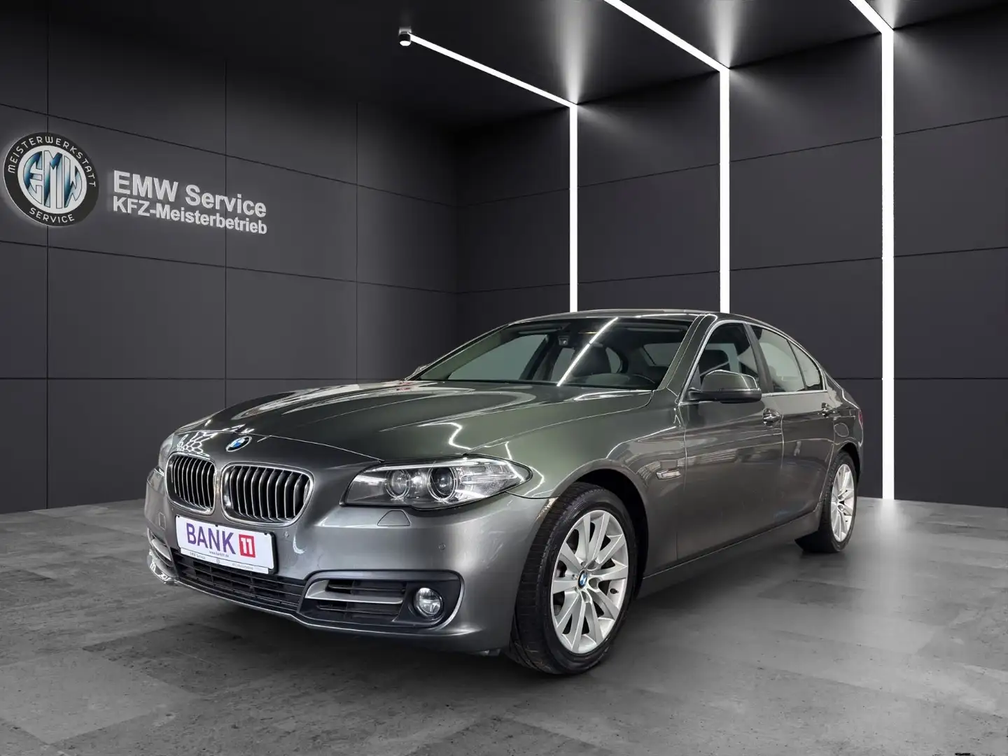 BMW 520 d xDrive F10 Aut.AHK* HUD PDC Navi Unfallfrei Grau - 1