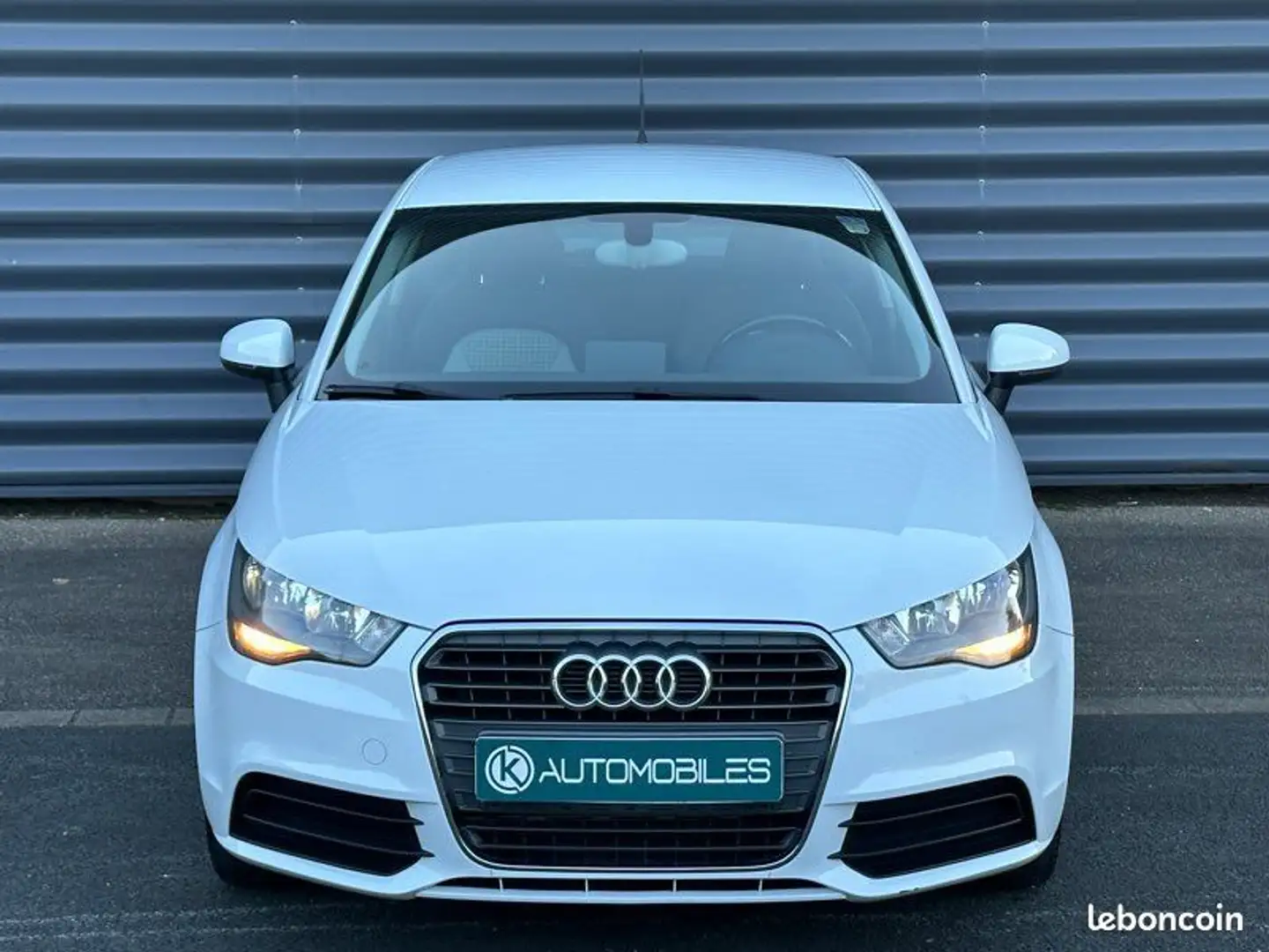 Audi A1 1.2 TFSI 86CH PACK ATTRACTION 137000Km BVM5 ÉCRAN GPS RADAR DE RECUL BLUETOOTH SIÈGES CHAUFFANTS Blanc - 2