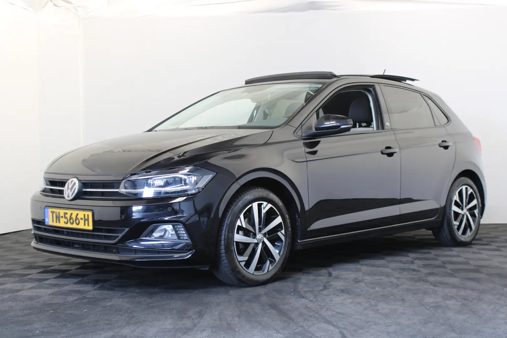 Volkswagen Polo 1.0 TSI Beats |Pano|Camera|Navi| Black - 1