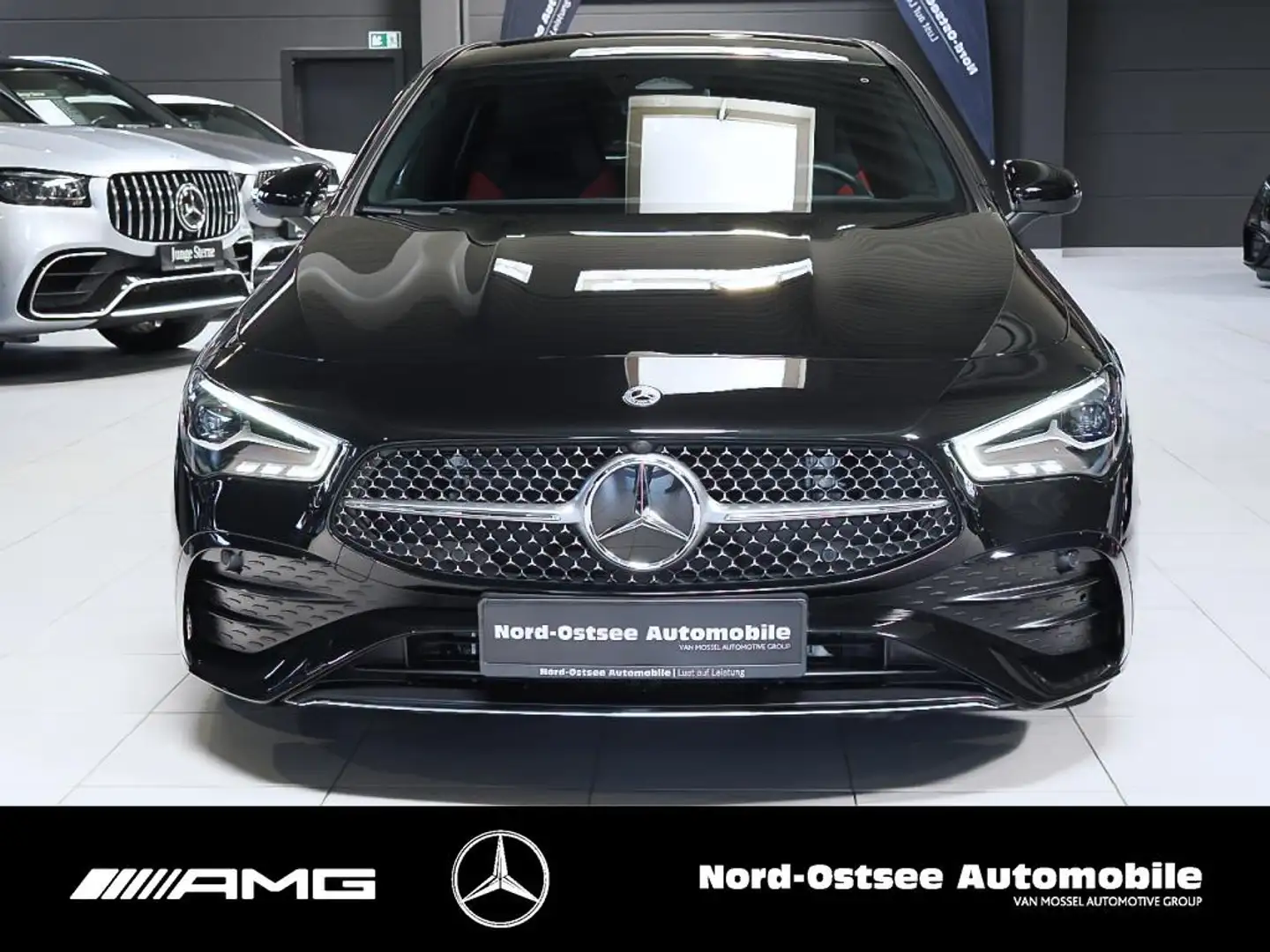 Mercedes-Benz CLA 180 SB AMG ADV PANO LEDER KEYLESS LED SIZHZG Zwart - 2