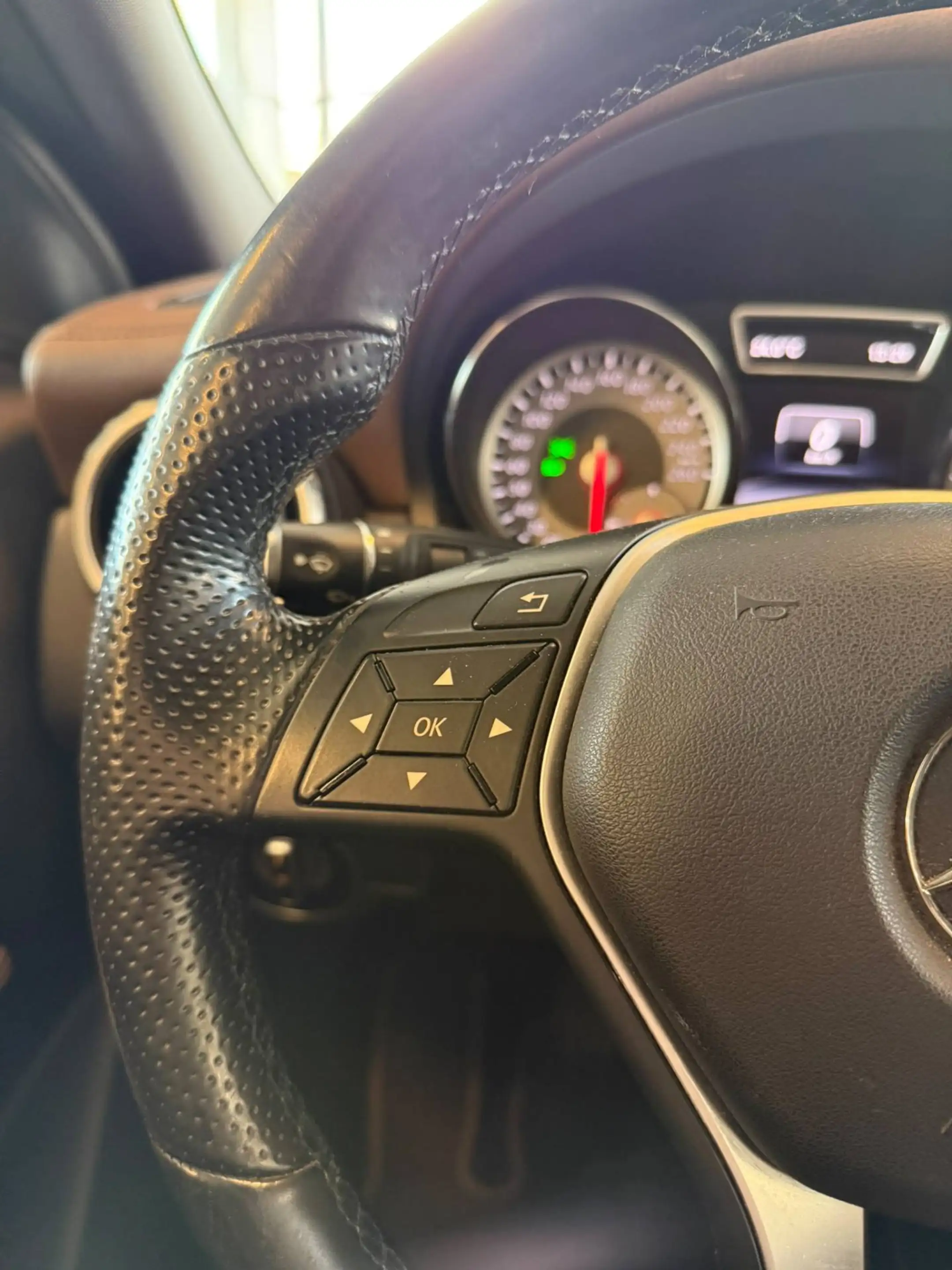 Mercedes-Benz GLA 200 Edition 1 AMG | Cruise control | Climate control | — photo 10