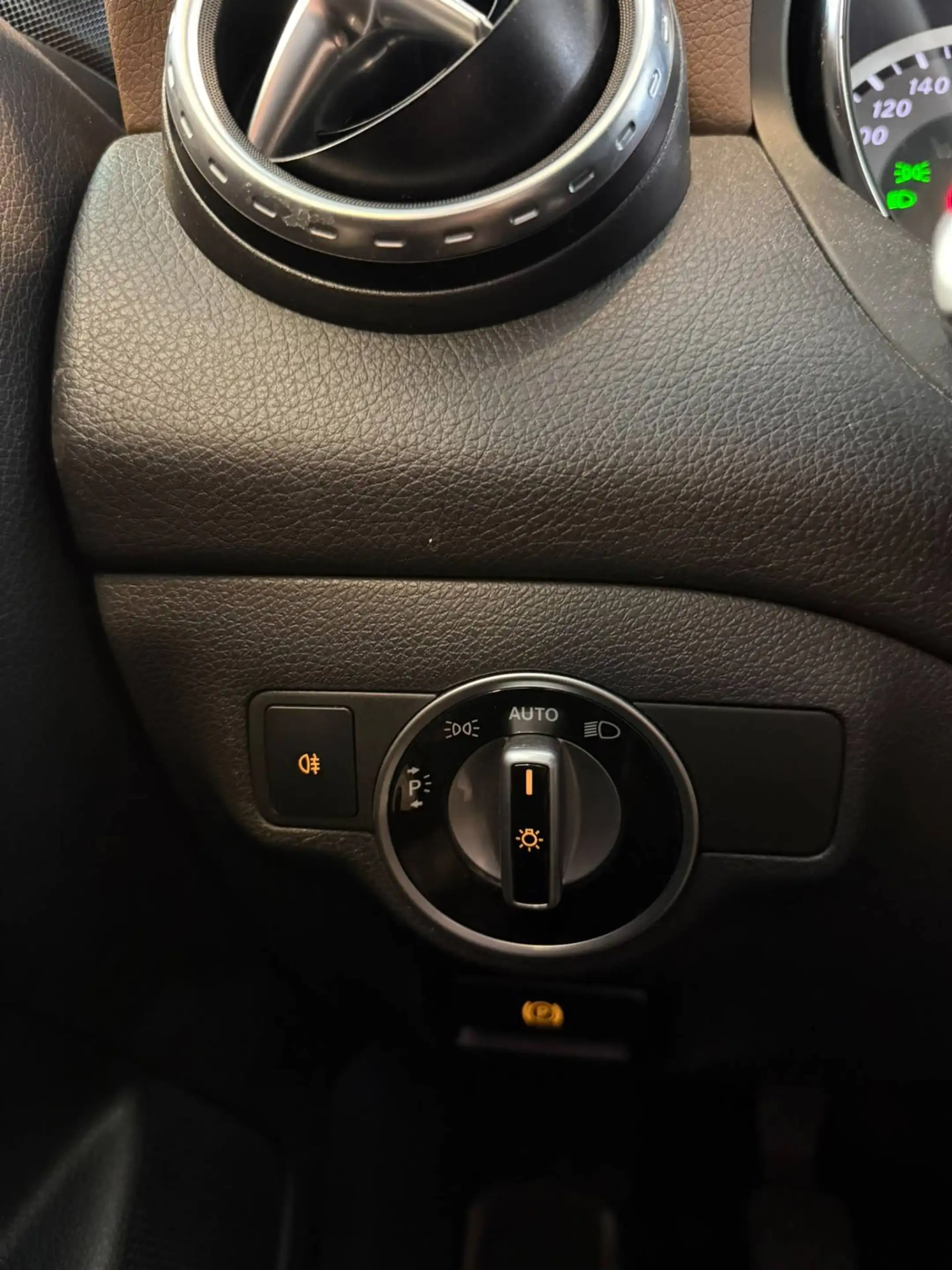 Mercedes-Benz GLA 200 Edition 1 AMG | Cruise control | Climate control | — photo 21