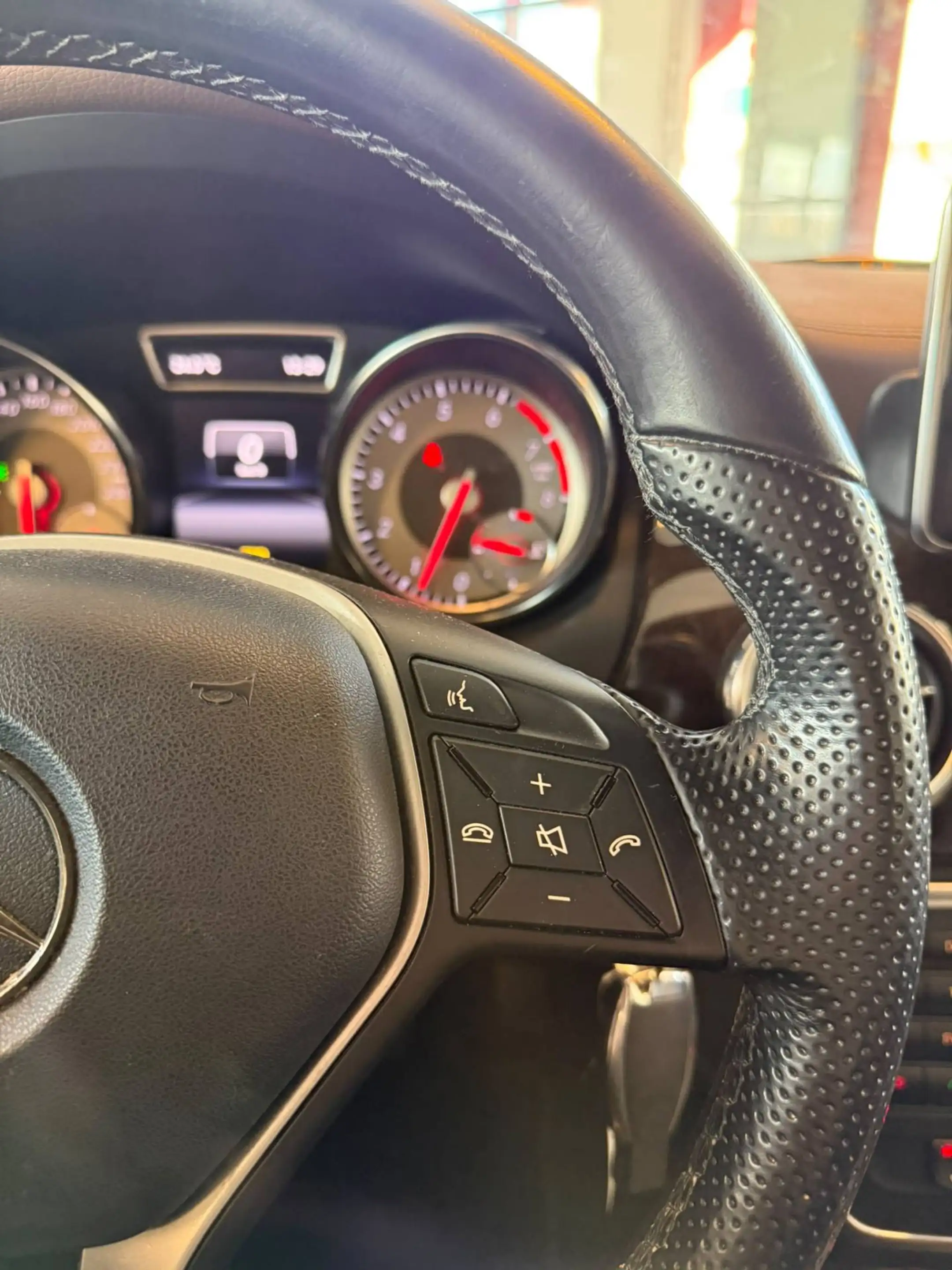 Mercedes-Benz GLA 200 Edition 1 AMG | Cruise control | Climate control | — photo 11
