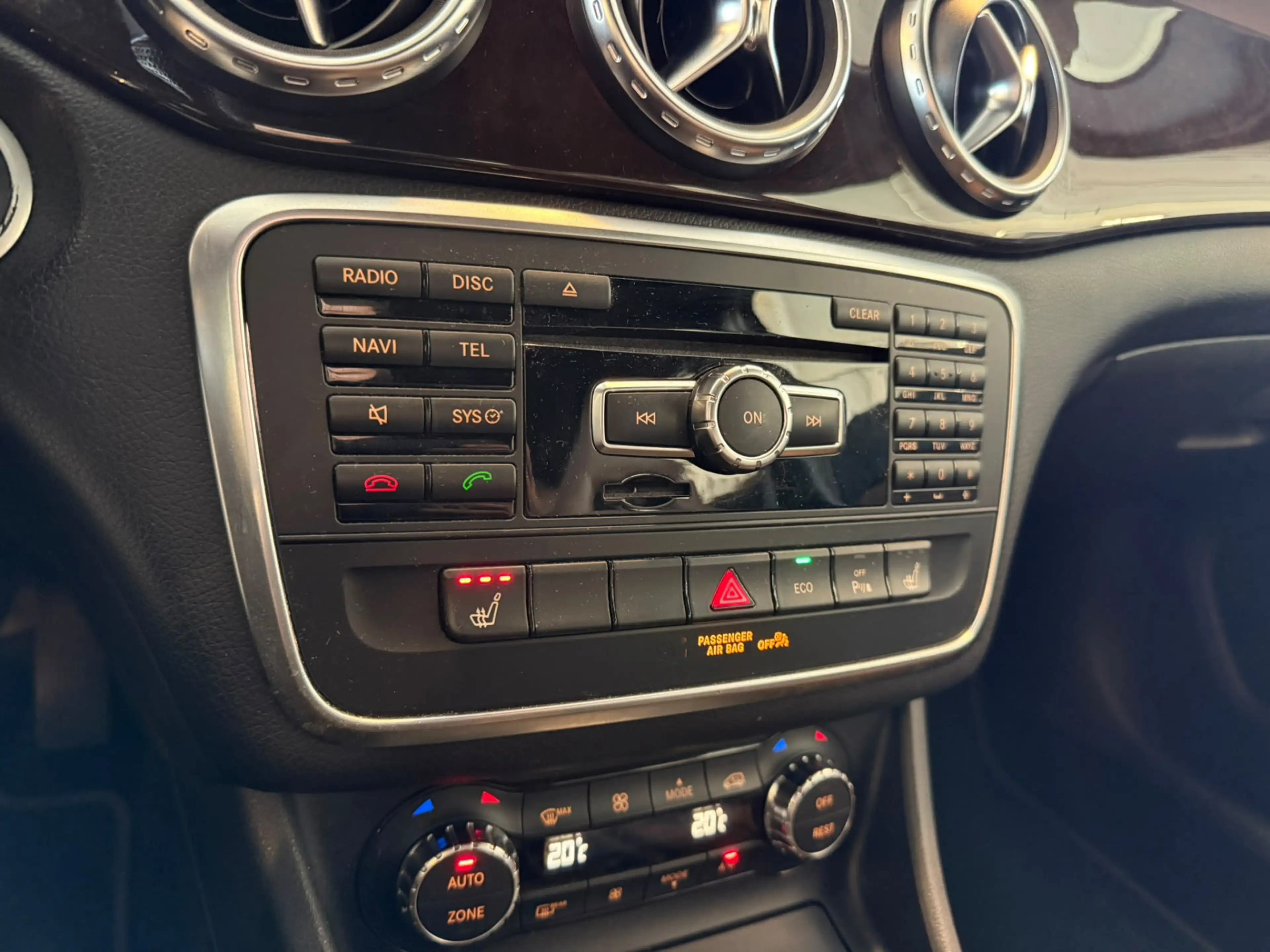 Mercedes-Benz GLA 200 Edition 1 AMG | Cruise control | Climate control | — photo 14
