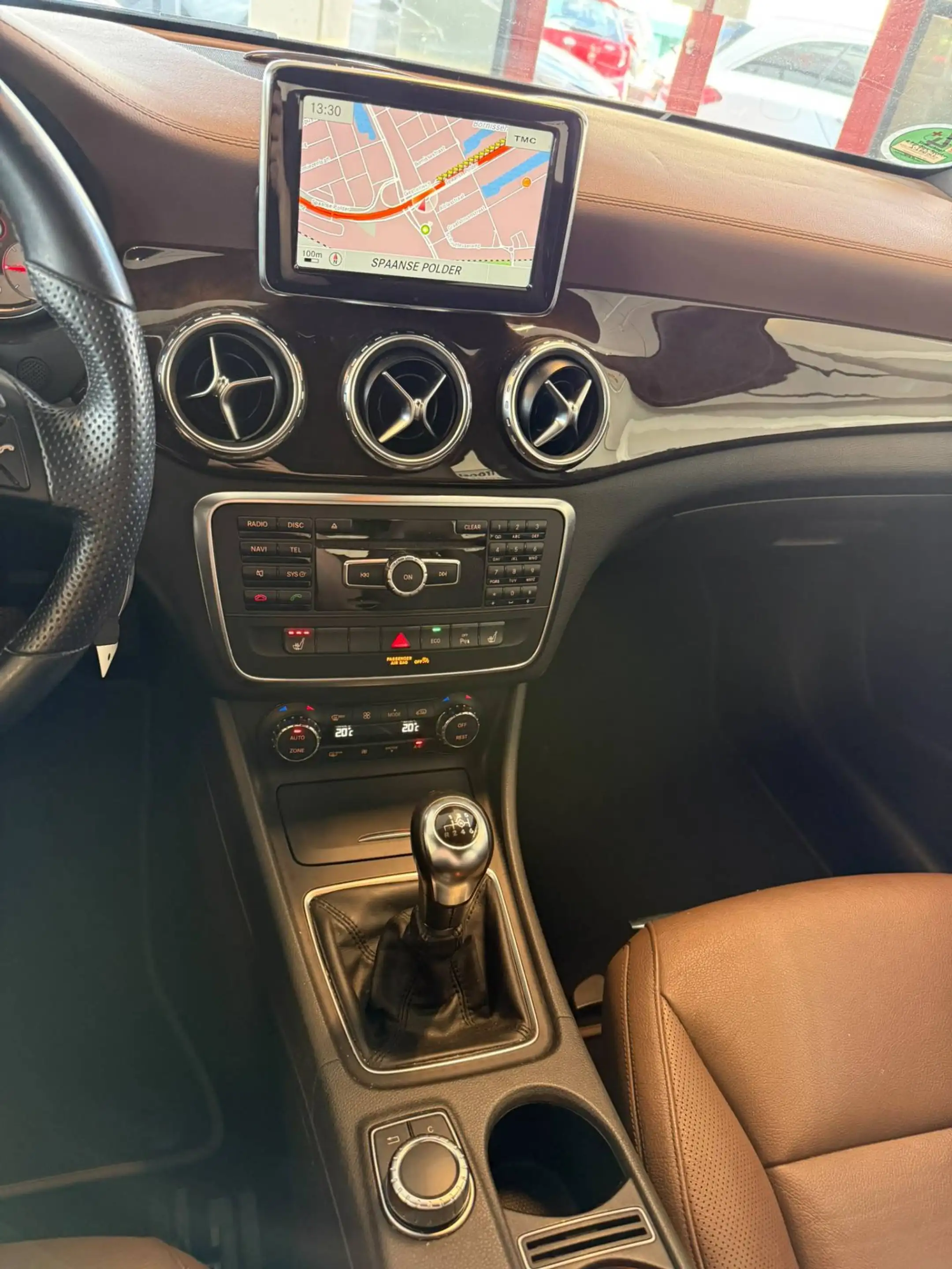 Mercedes-Benz GLA 200 Edition 1 AMG | Cruise control | Climate control | — photo 13