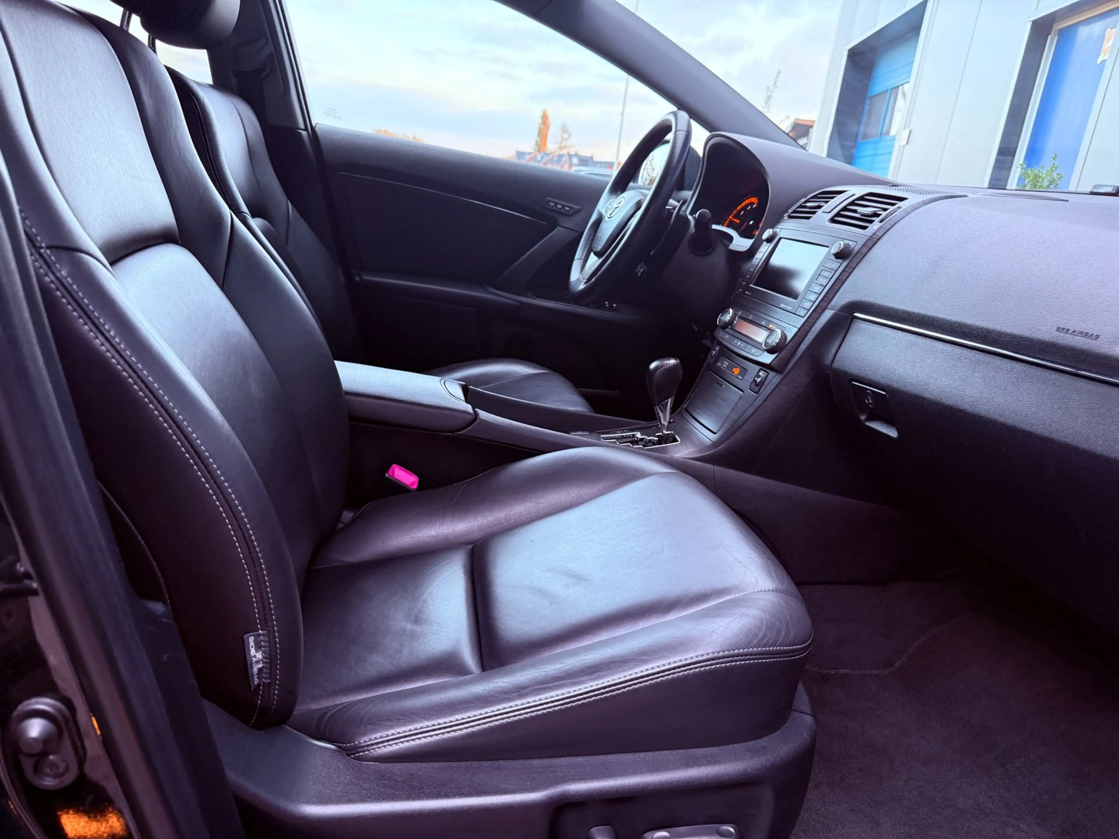 Toyota Avensis Wagon 2.0 VVTi Executive Business Automaat|Leder|N — photo 5