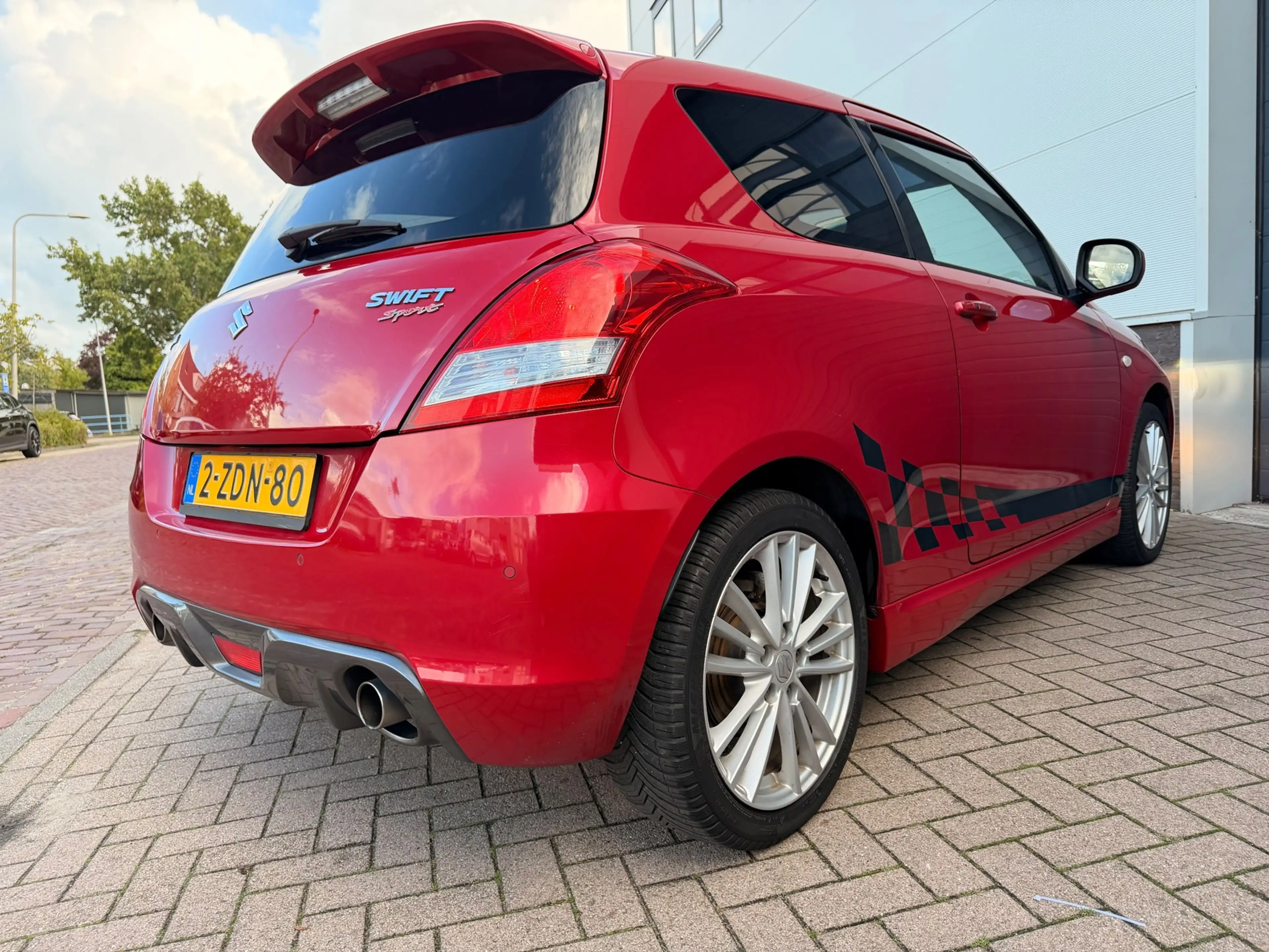 Suzuki Swift 1.6 Sport/Navi/keyless/Cruise-c/Xenon/Climate-c/Pd — photo 3