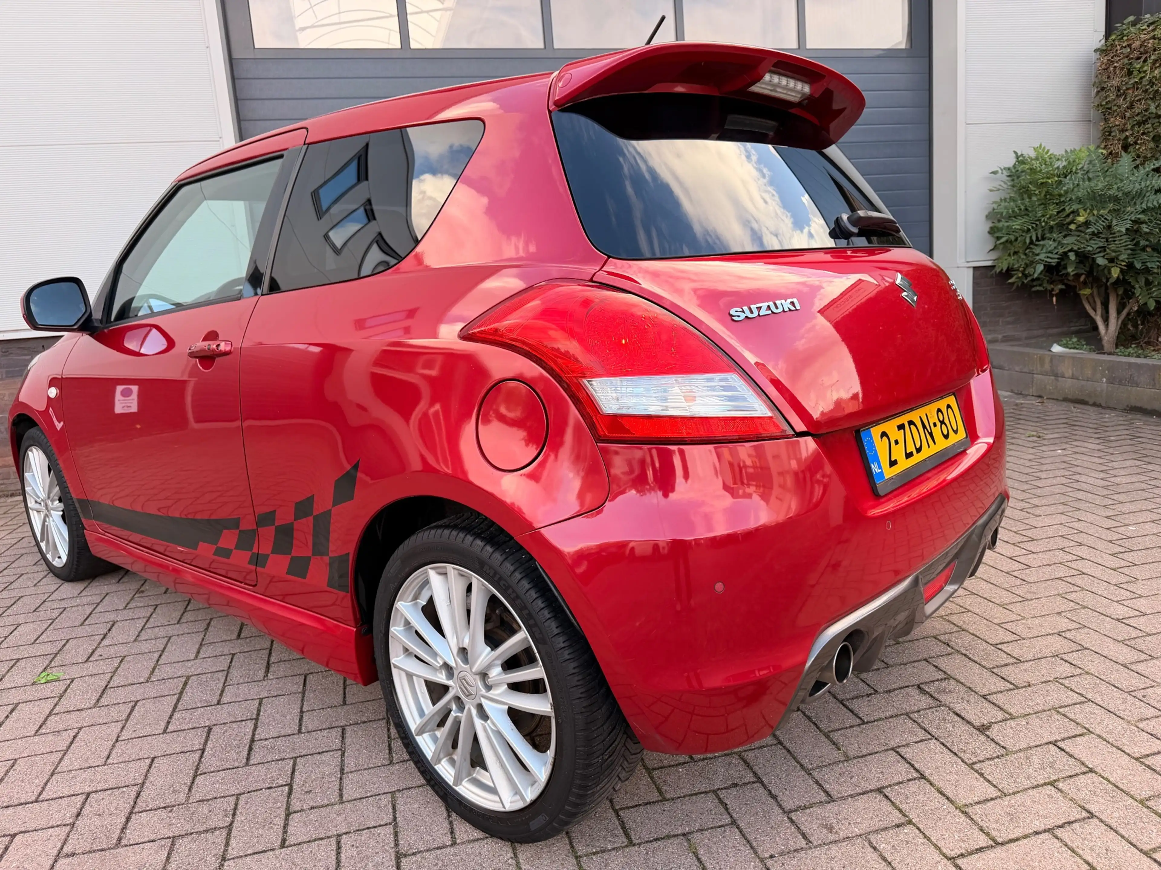 Suzuki Swift 1.6 Sport/Navi/keyless/Cruise-c/Xenon/Climate-c/Pd — photo 2