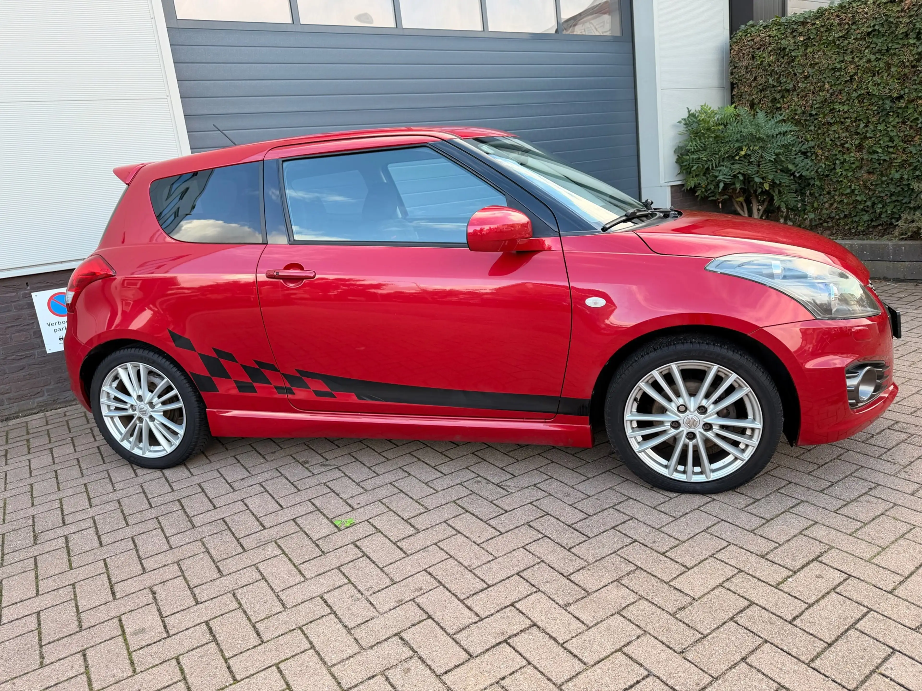 Suzuki Swift 1.6 Sport/Navi/keyless/Cruise-c/Xenon/Climate-c/Pd — photo 7