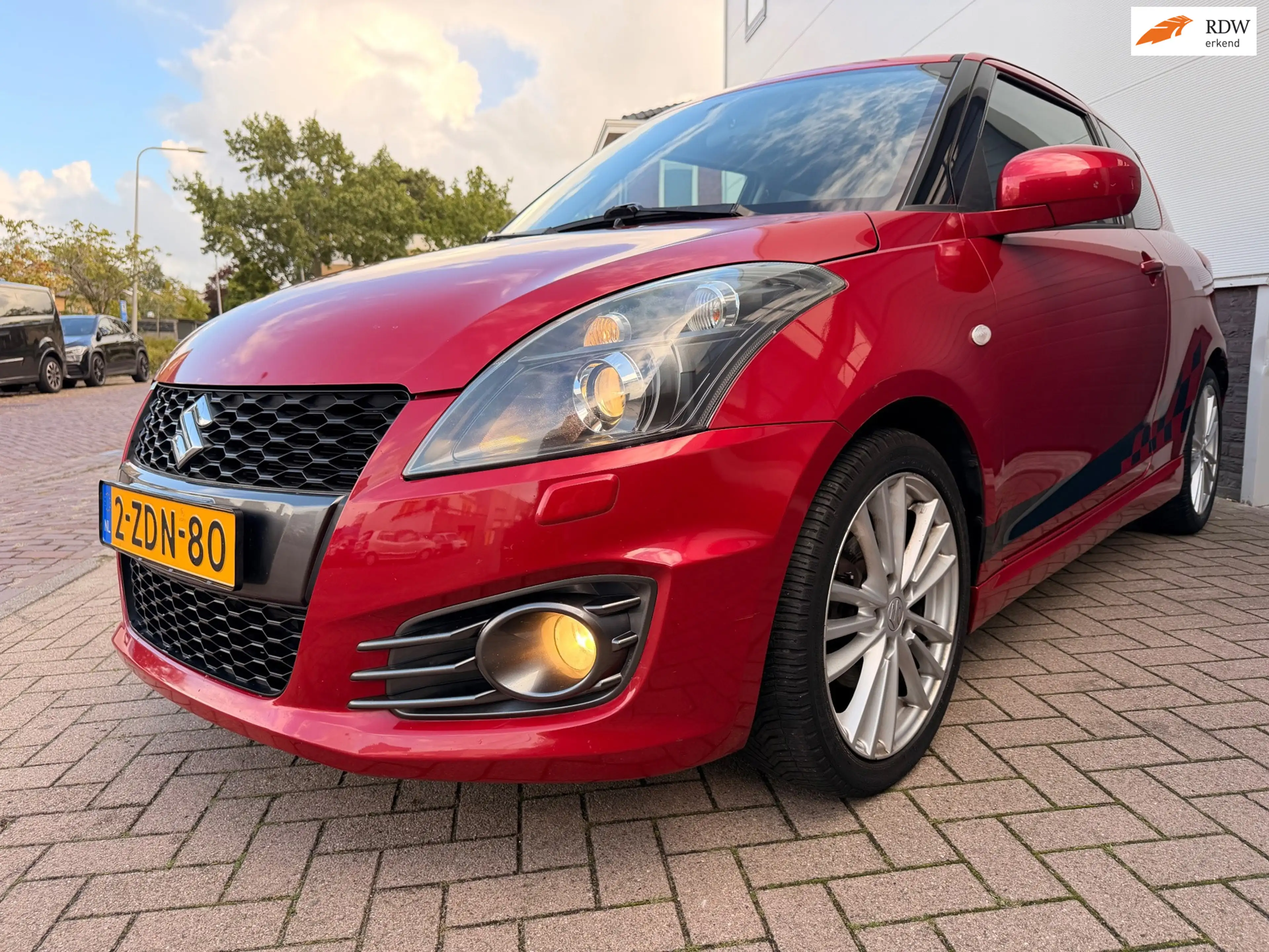Suzuki Swift 1.6 Sport/Navi/keyless/Cruise-c/Xenon/Climate-c/Pd