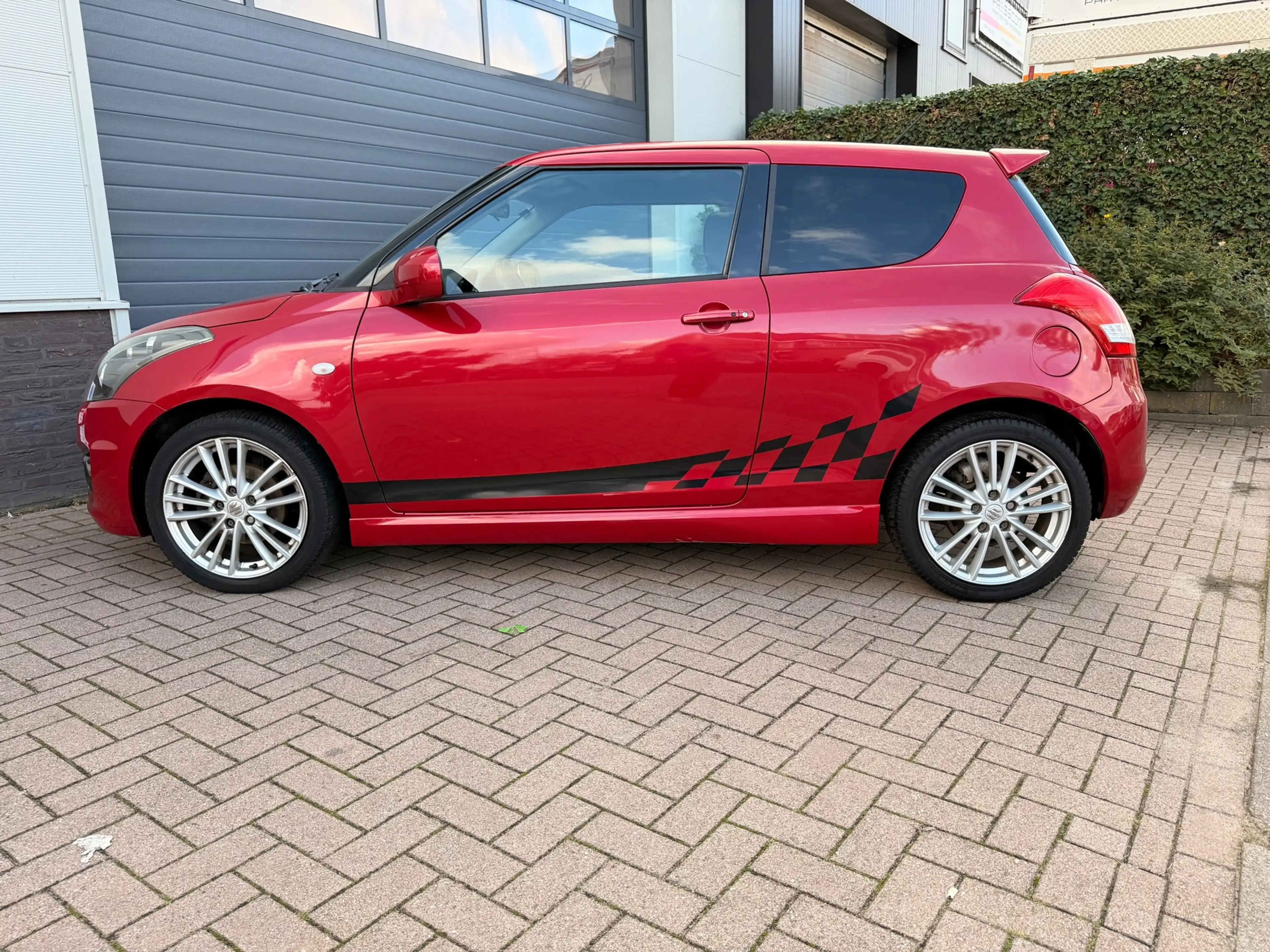 Suzuki Swift 1.6 Sport/Navi/keyless/Cruise-c/Xenon/Climate-c/Pd — photo 8