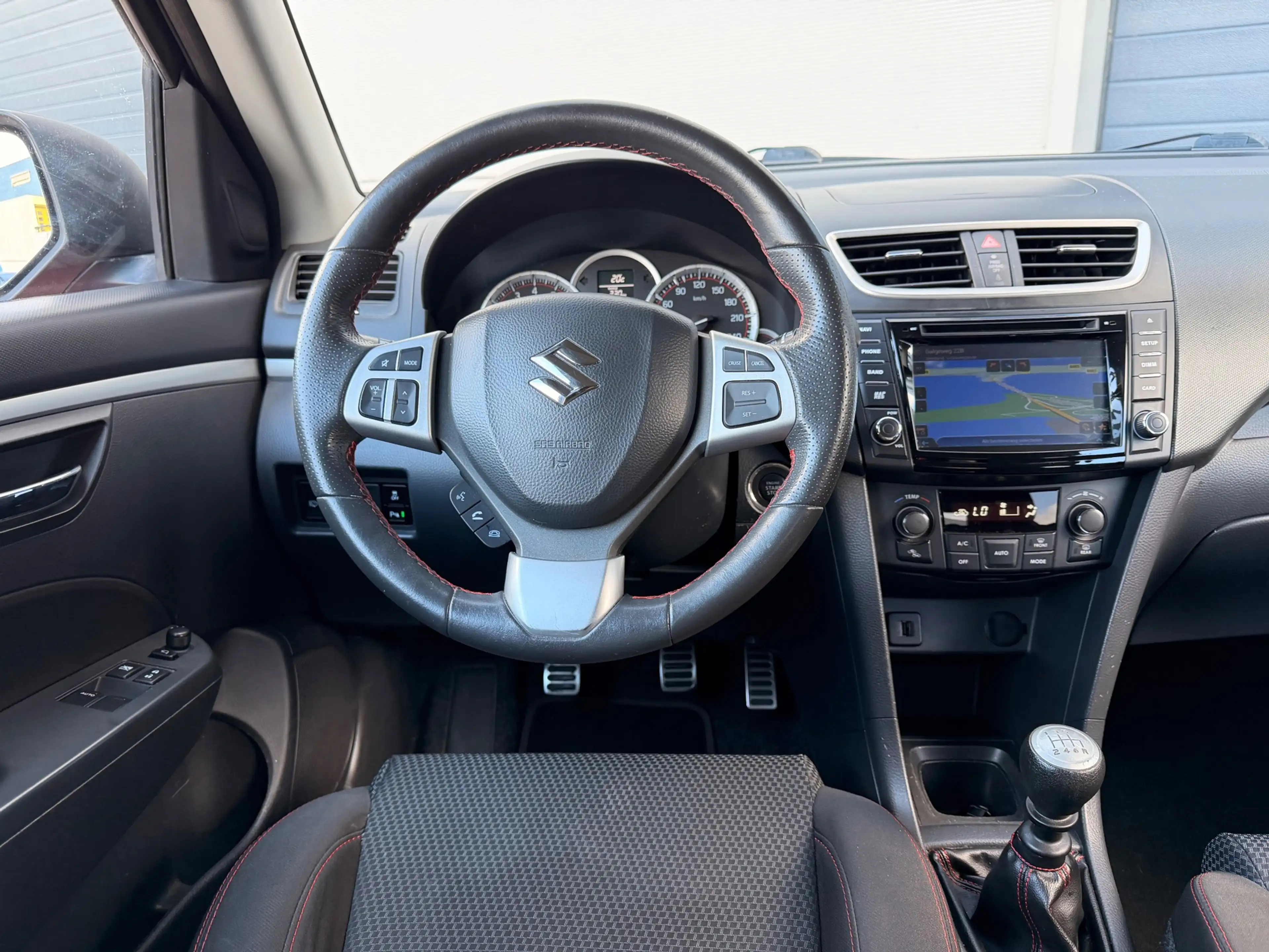 Suzuki Swift 1.6 Sport/Navi/keyless/Cruise-c/Xenon/Climate-c/Pd — photo 18