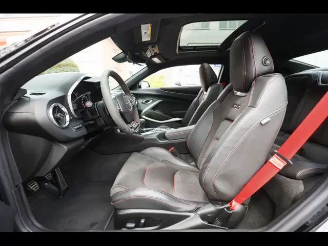Chevrolet Camaro view 11