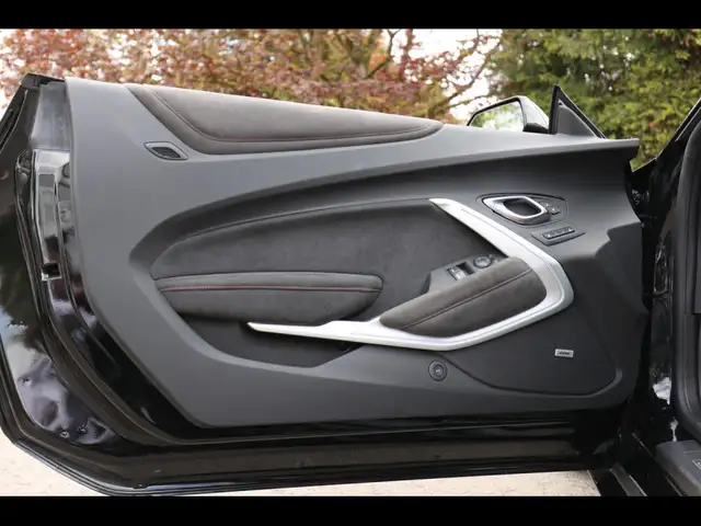 Chevrolet Camaro view 9