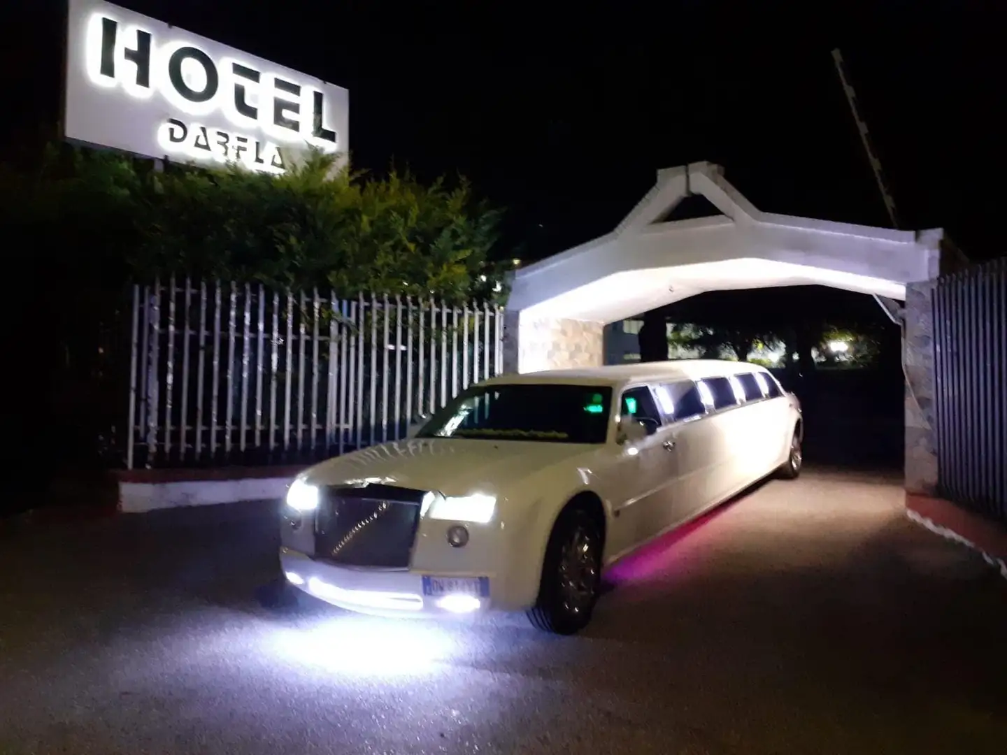 Chrysler 300C sedan 5.7 V8 hemi auto - 2