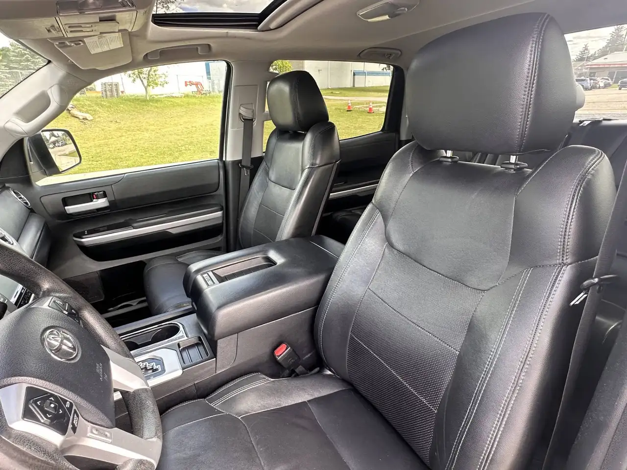 Toyota Tundra снимка Toyota Tundra