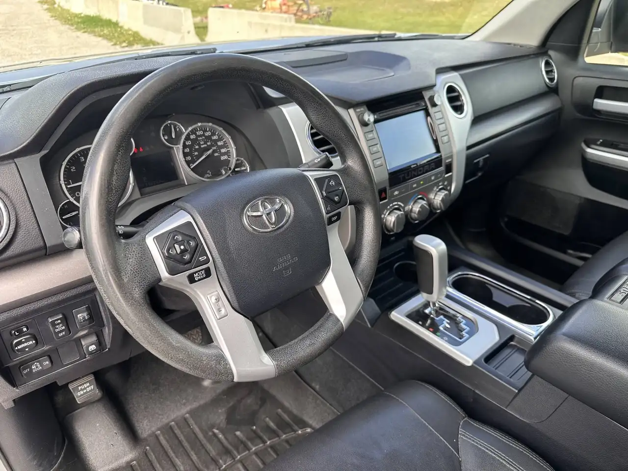 Toyota Tundra снимка Toyota Tundra