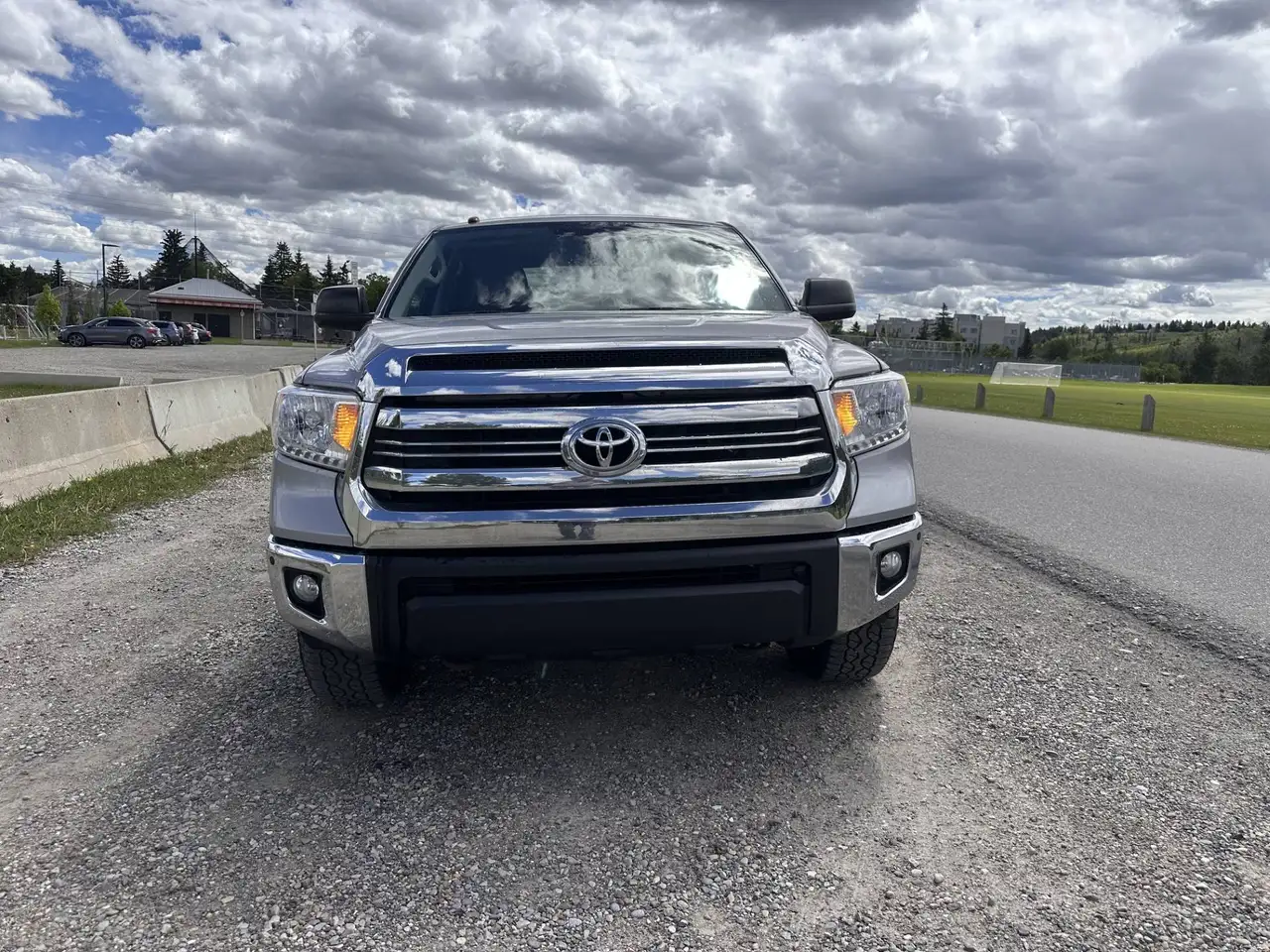 Toyota Tundra снимка Toyota Tundra