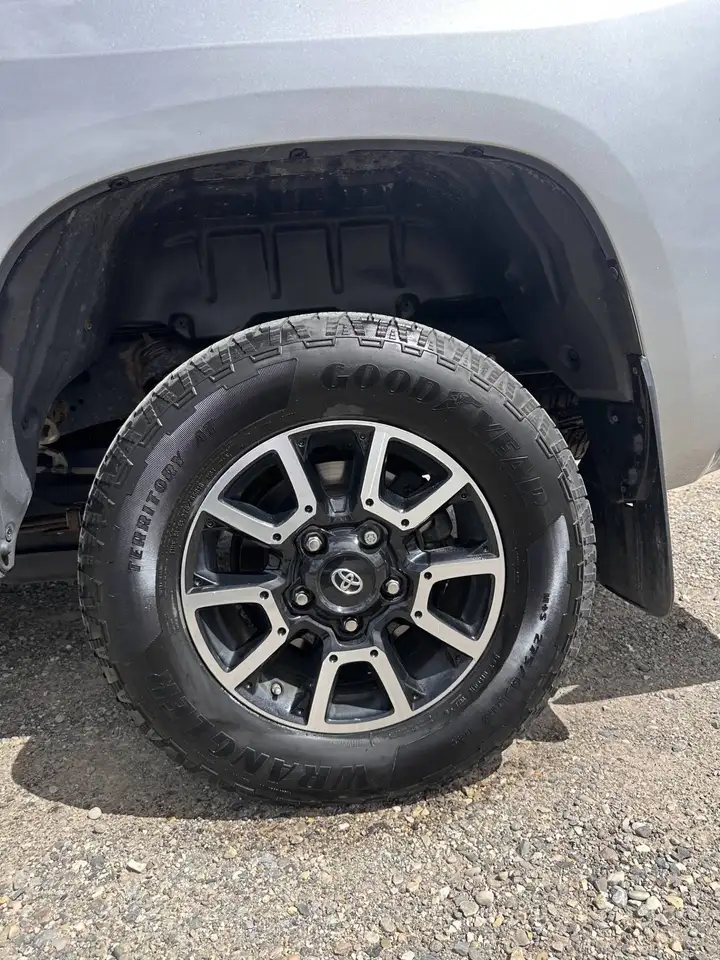 Toyota Tundra снимка Toyota Tundra