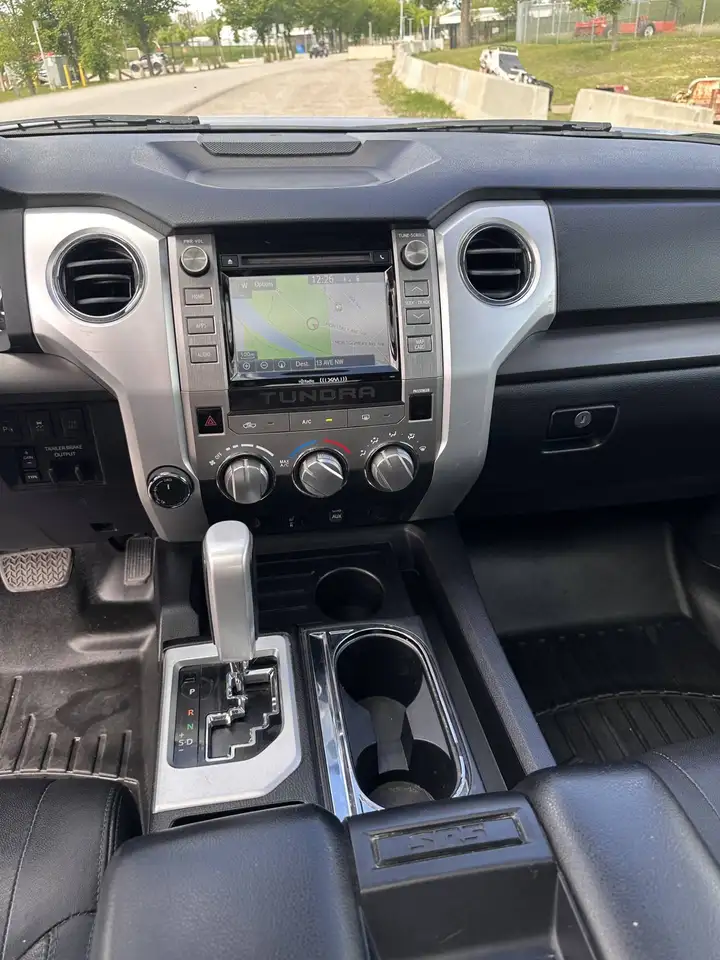 Toyota Tundra снимка Toyota Tundra