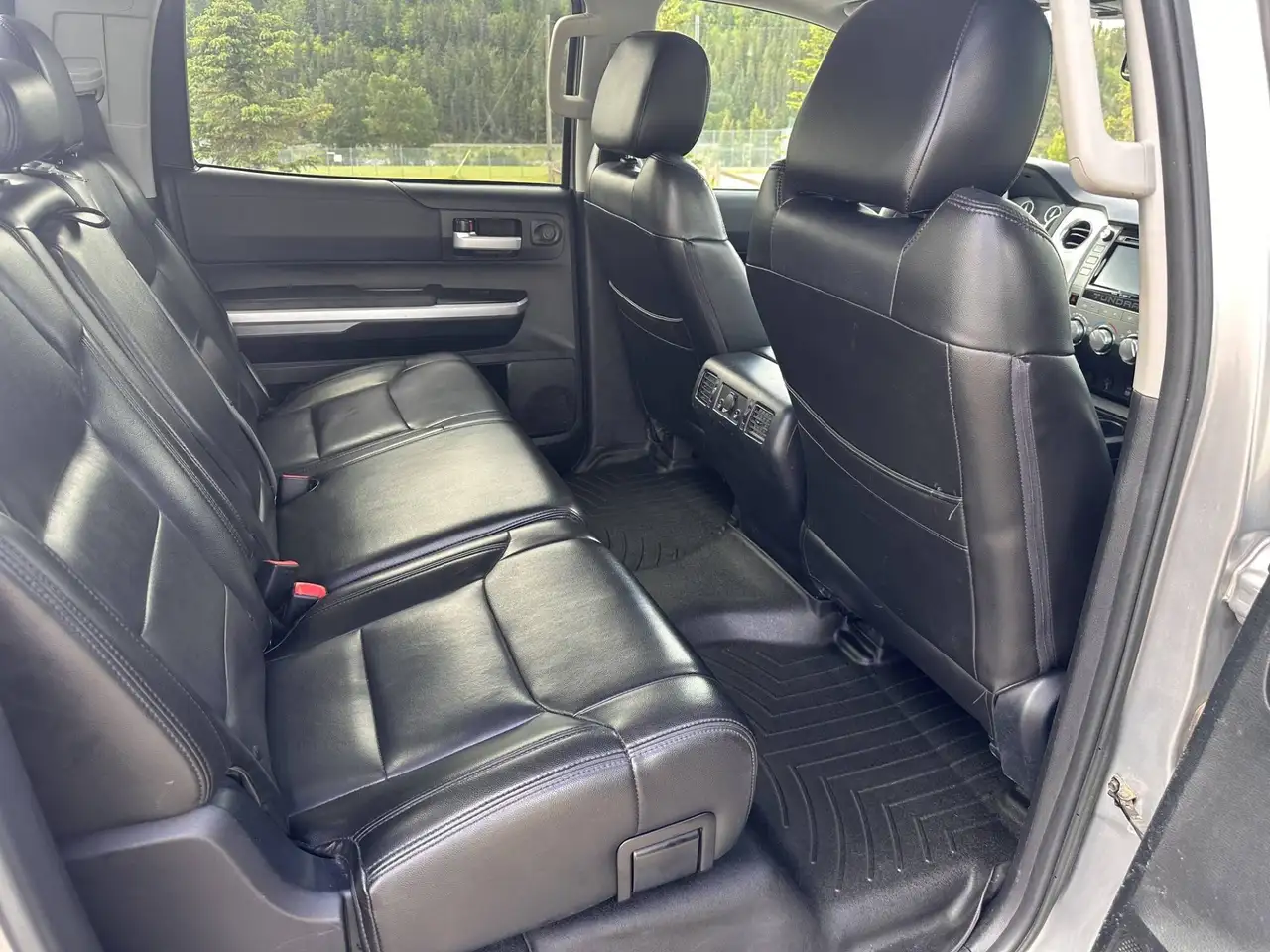 Toyota Tundra снимка Toyota Tundra