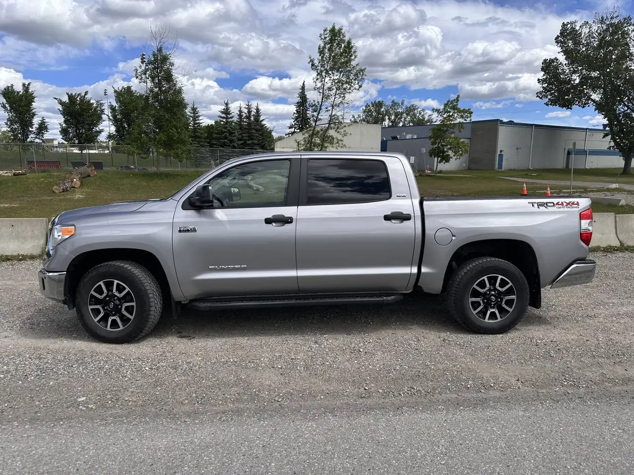 Toyota Tundra снимка Toyota Tundra