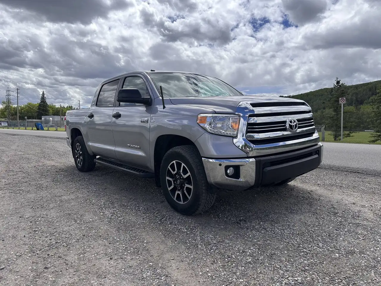 Toyota Tundra снимка Toyota Tundra