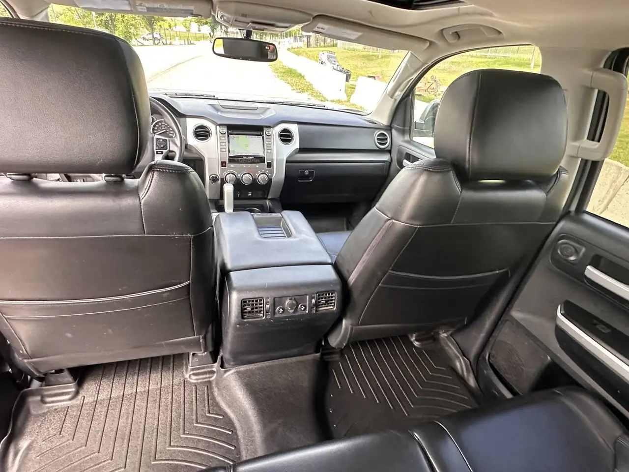 Toyota Tundra снимка Toyota Tundra