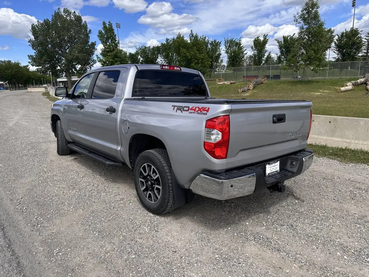 Toyota Tundra снимка Toyota Tundra