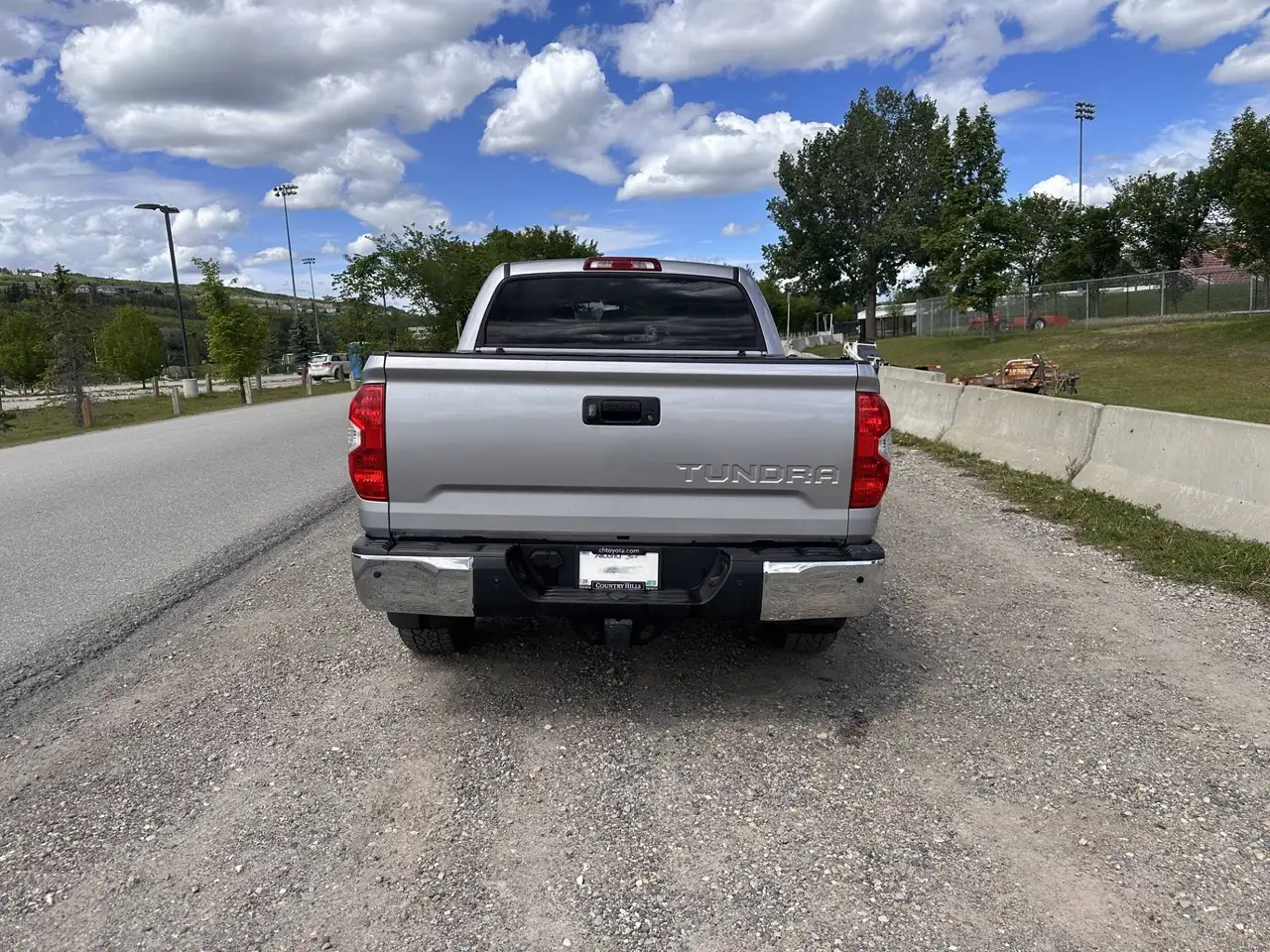 Toyota Tundra снимка Toyota Tundra