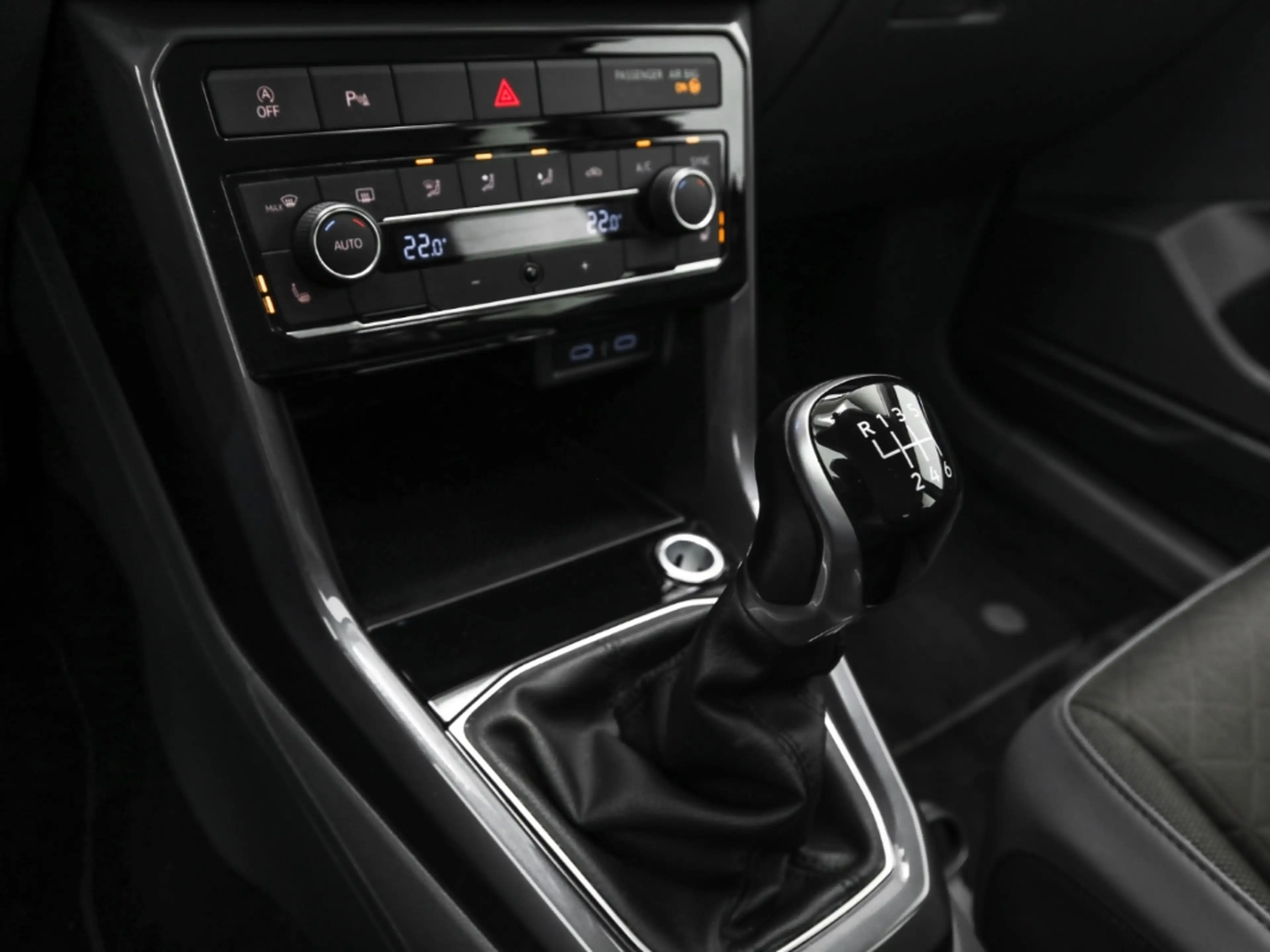 Volkswagen T-Cross 1.0 TSI Style Navi ACC LED — photo 10