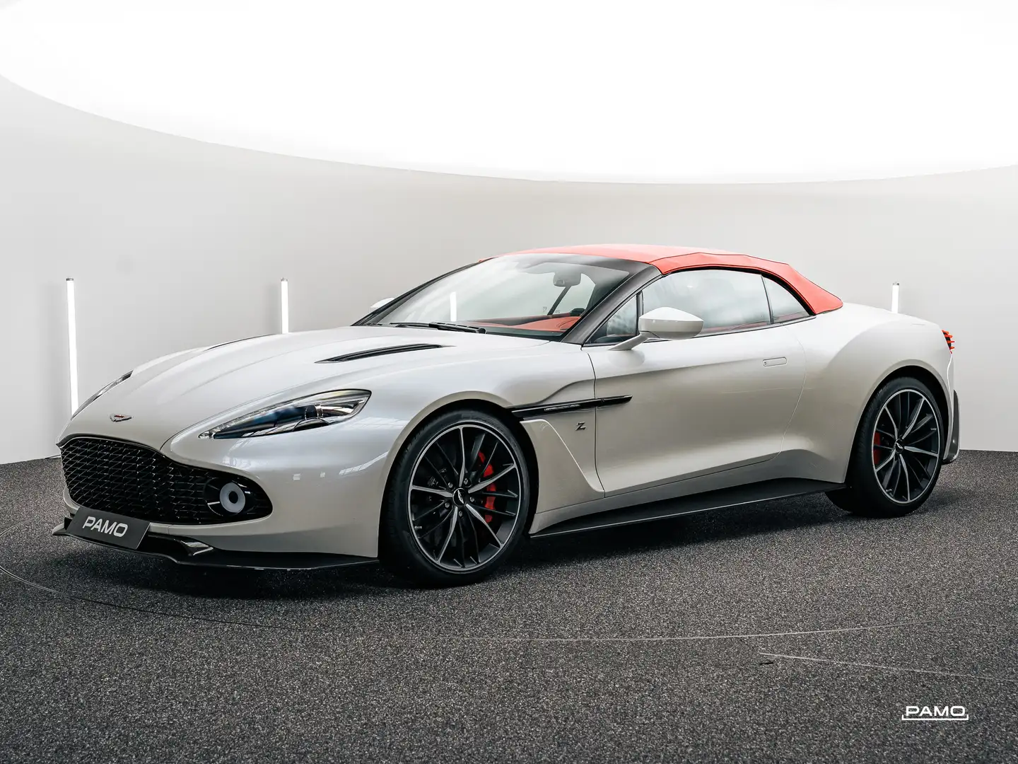 Aston Martin Vanquish Aston Martin Zagato Volante | 1 of 99 Bianco - 2