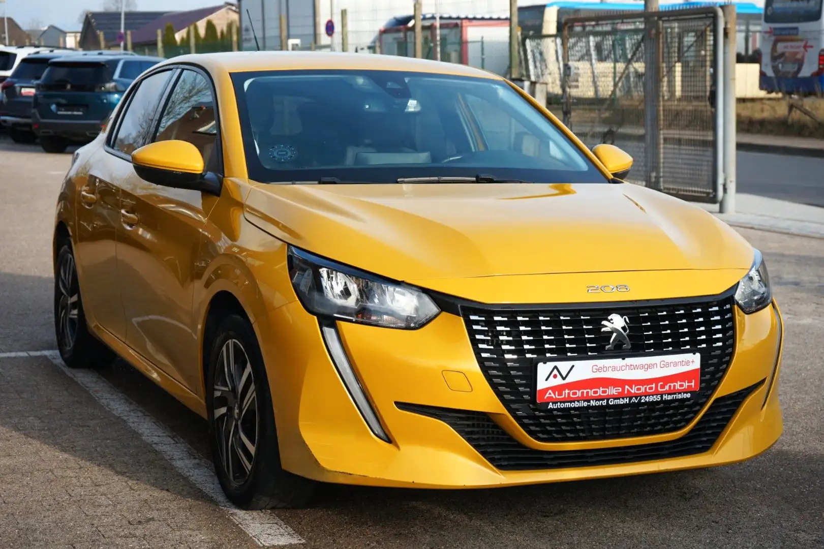 Peugeot 208 Allure*Service Neu*1 Hand* HU AU Neu Gelb - 2