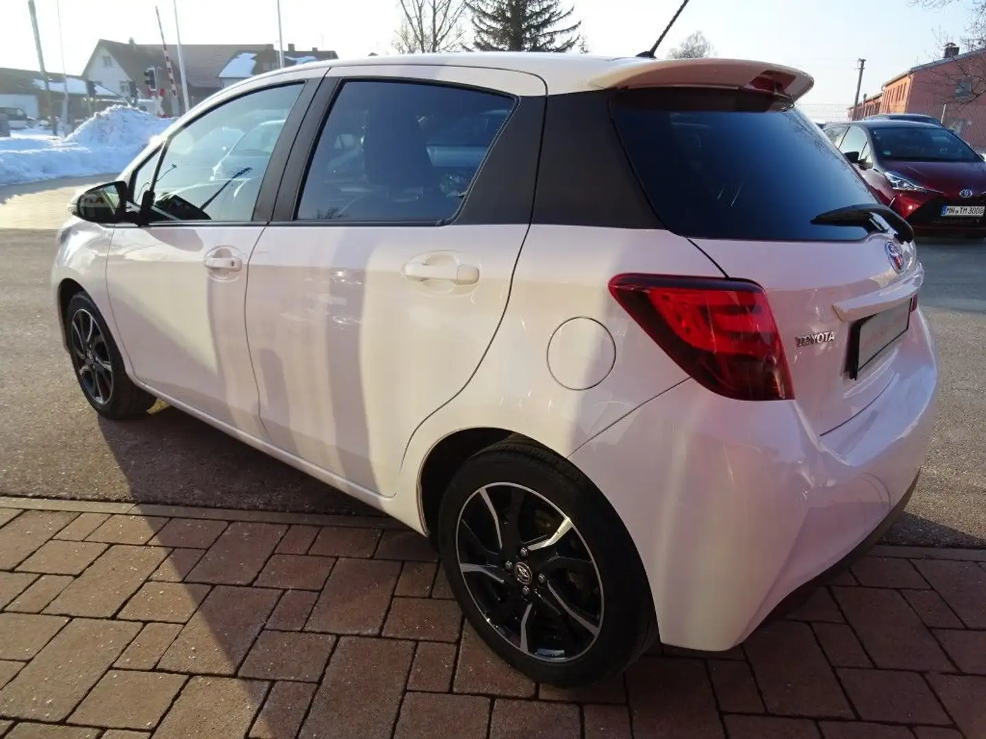 Toyota Yaris 1.33 VVT-i S Sport Keyless Sitzheizung Bianco - 1