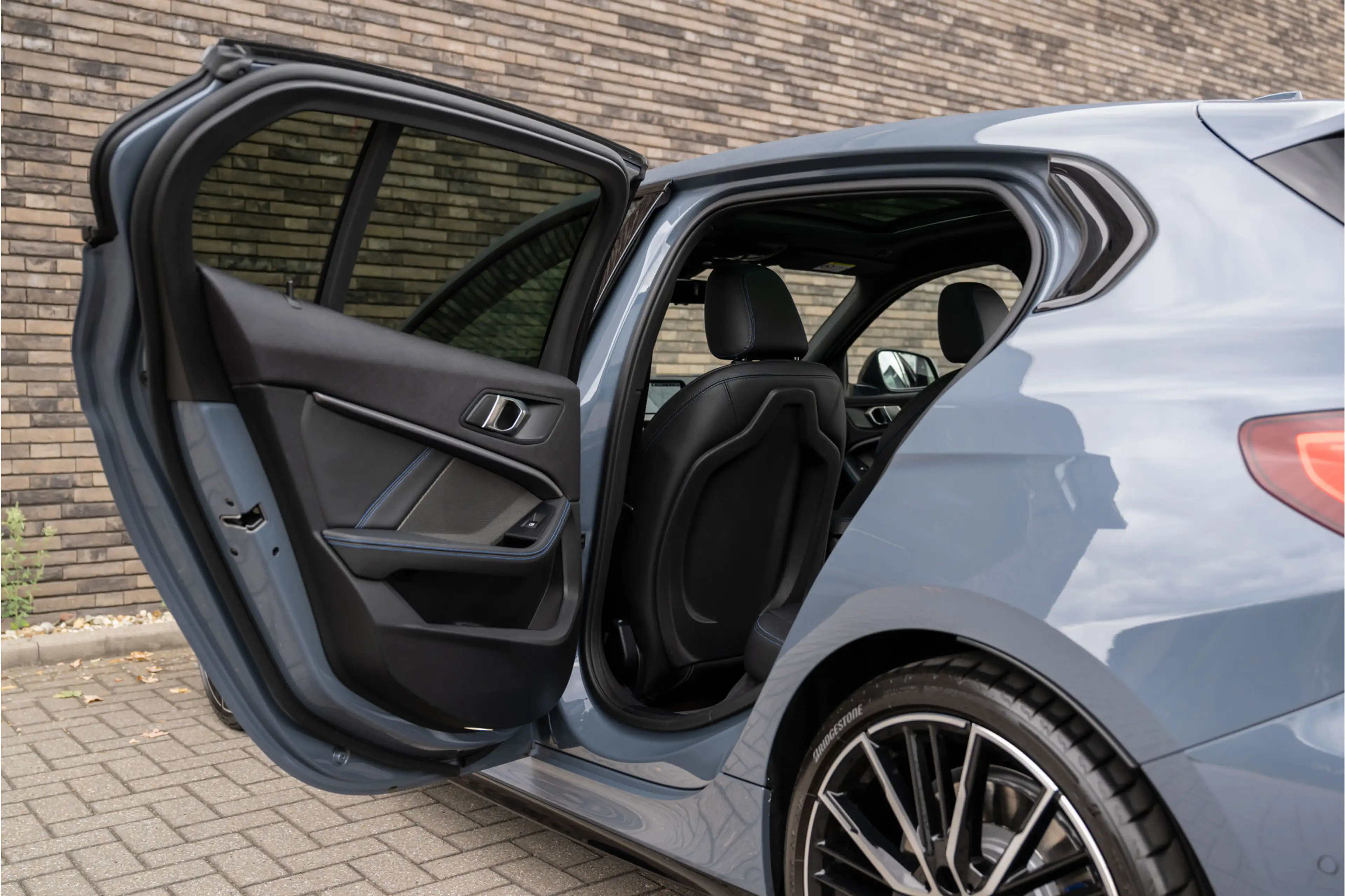 BMW 135 1-serie M135i xDrive | Live Cockpit | Panorama | L — photo 35
