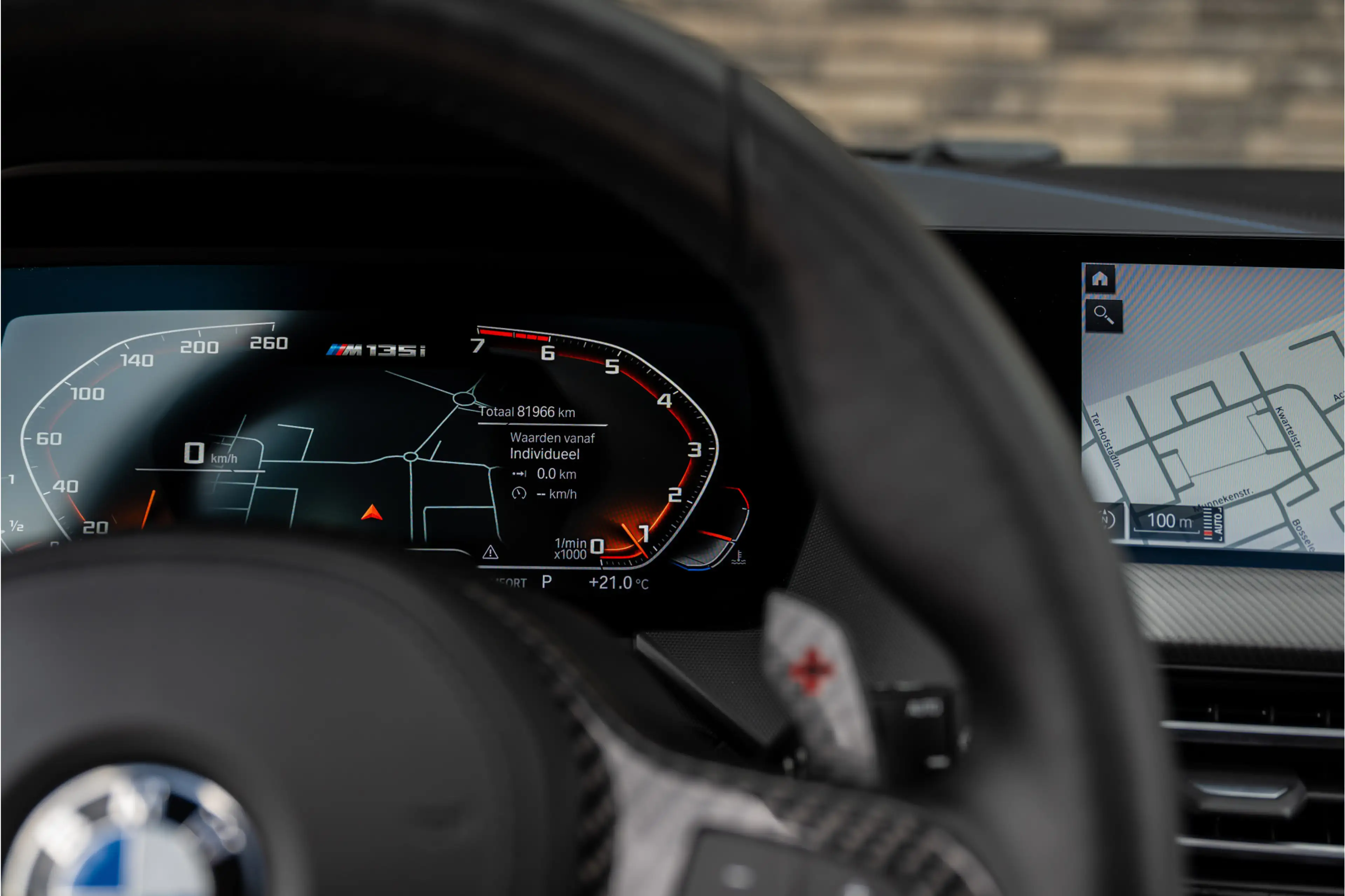 BMW 135 1-serie M135i xDrive | Live Cockpit | Panorama | L — photo 17