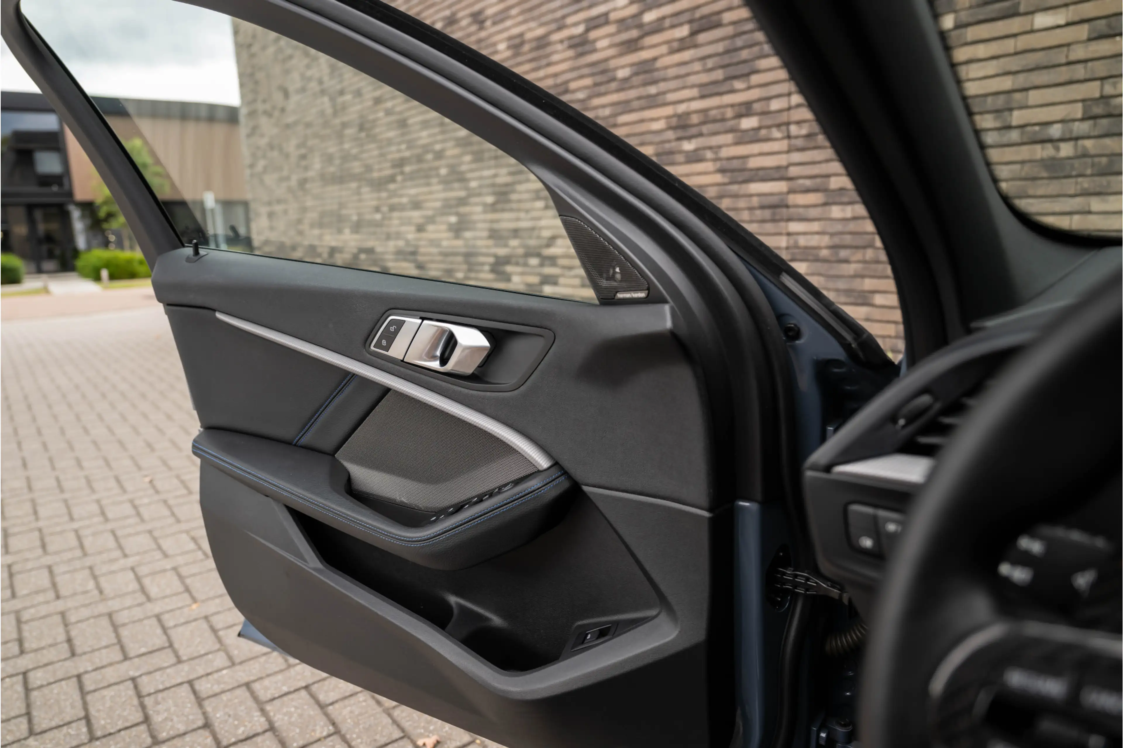 BMW 135 1-serie M135i xDrive | Live Cockpit | Panorama | L — photo 23