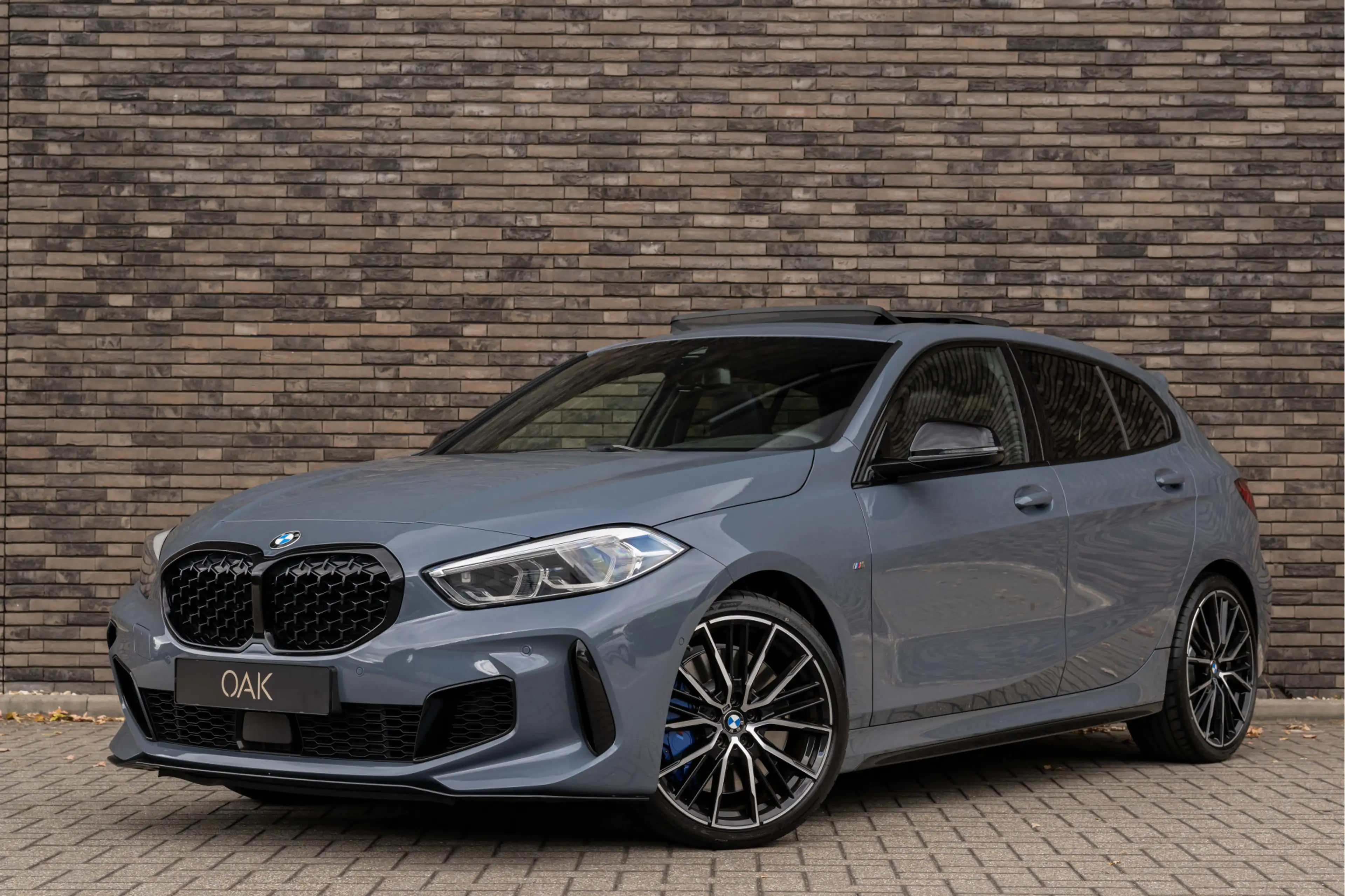 BMW 135 1-serie M135i xDrive | Live Cockpit | Panorama | L — photo 2