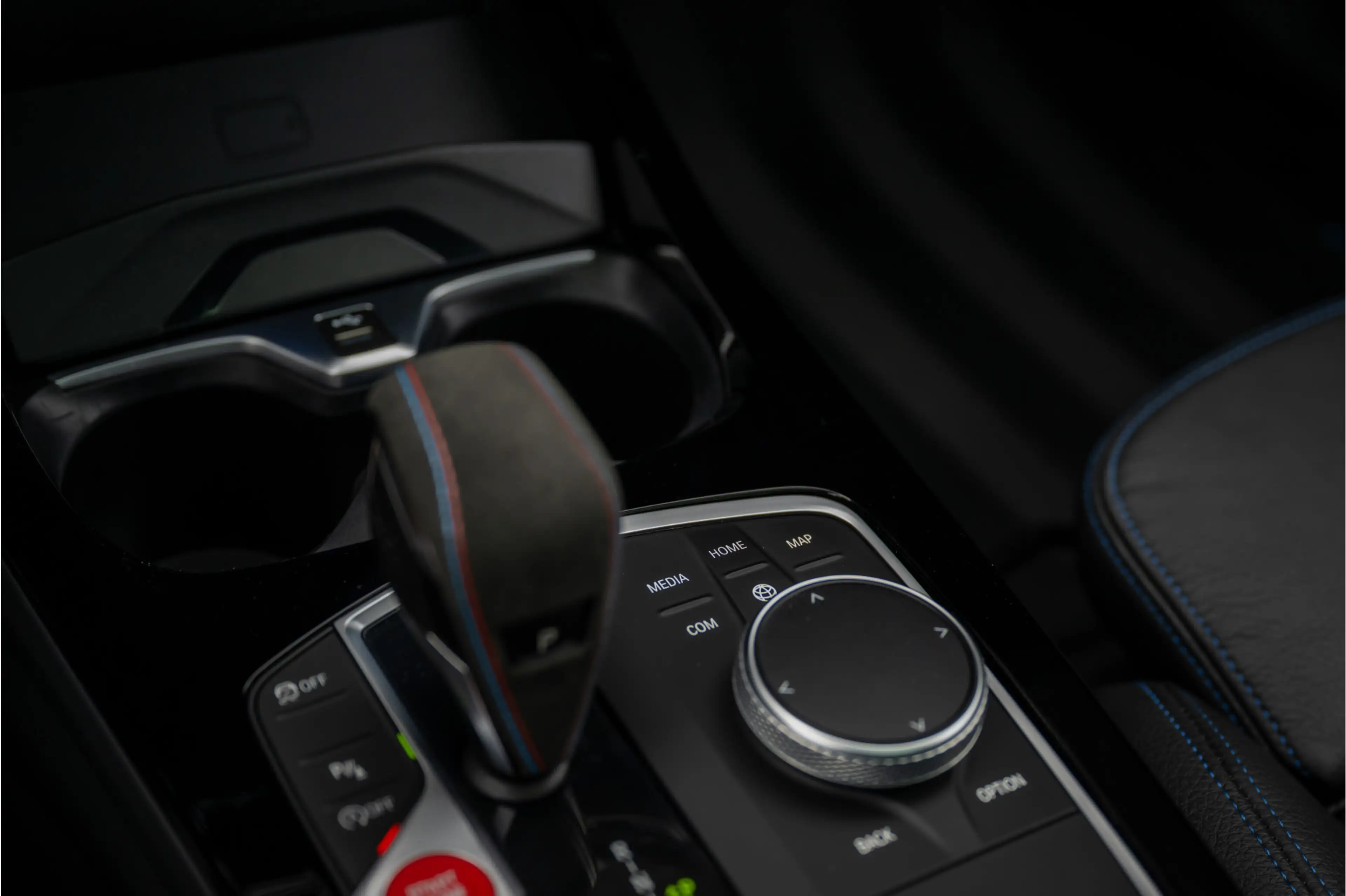 BMW 135 1-serie M135i xDrive | Live Cockpit | Panorama | L — photo 34