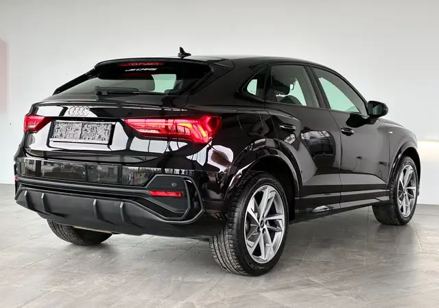 Audi Q3 view 14