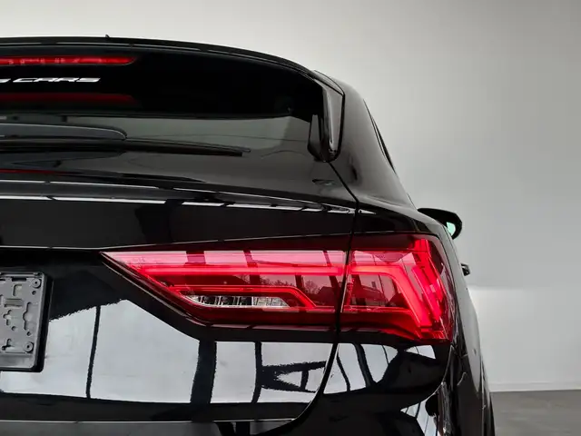 Audi Q3 view 12