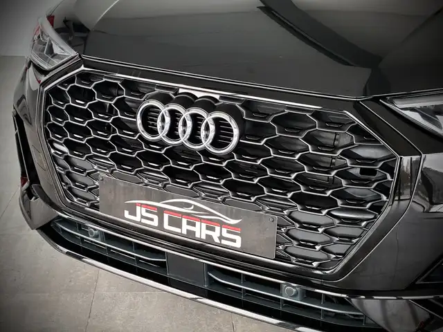 Audi Q3 view 4