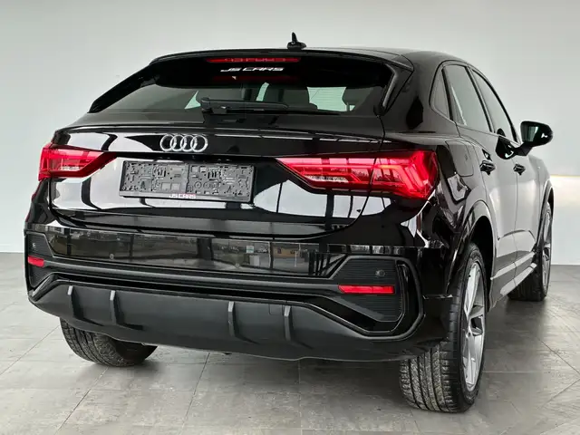 Audi Q3 view 13
