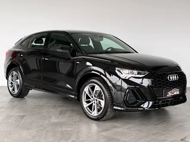 Audi Q3 view 7